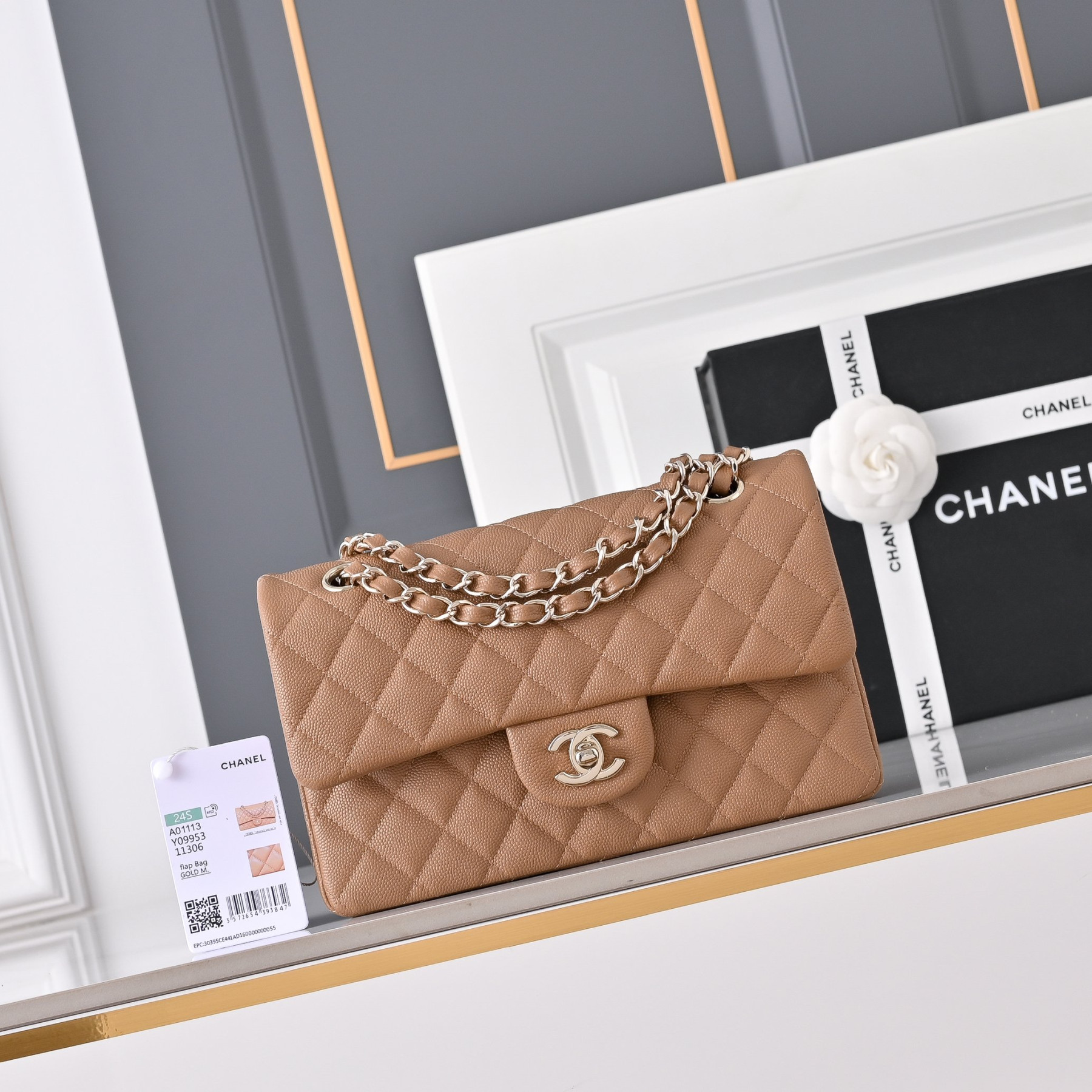 Chanel Classic Flap handbag Caramel with light gold hardware and caviar leather A01113 23x14.5x6cm