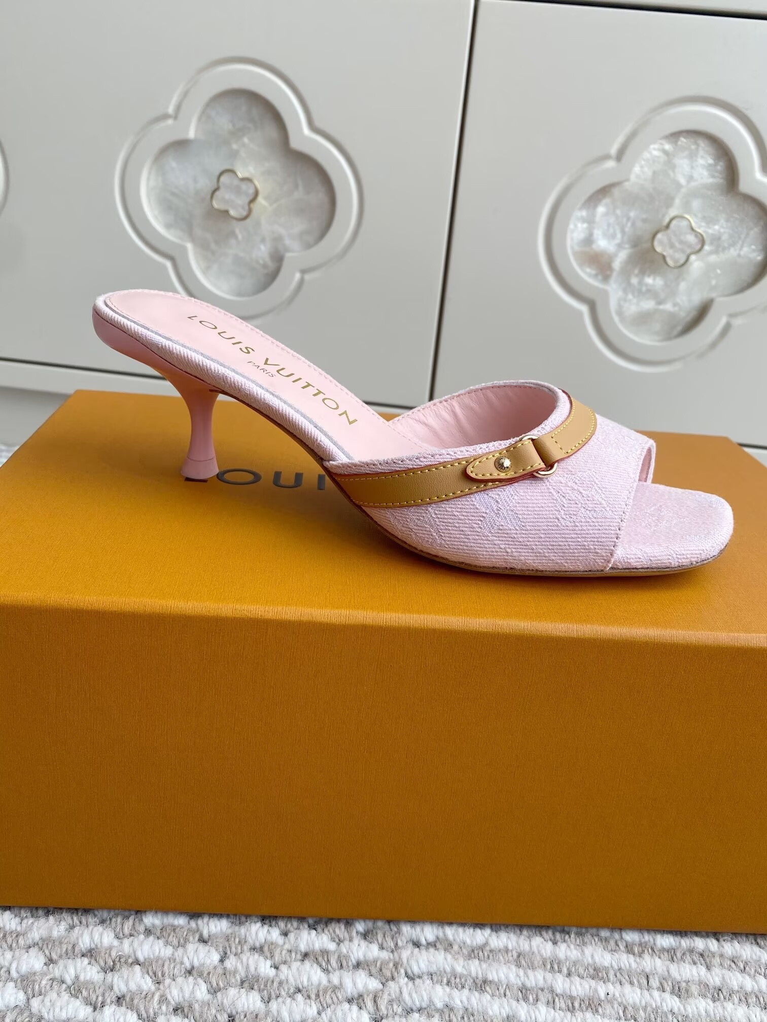 UA LV 6AM Mule