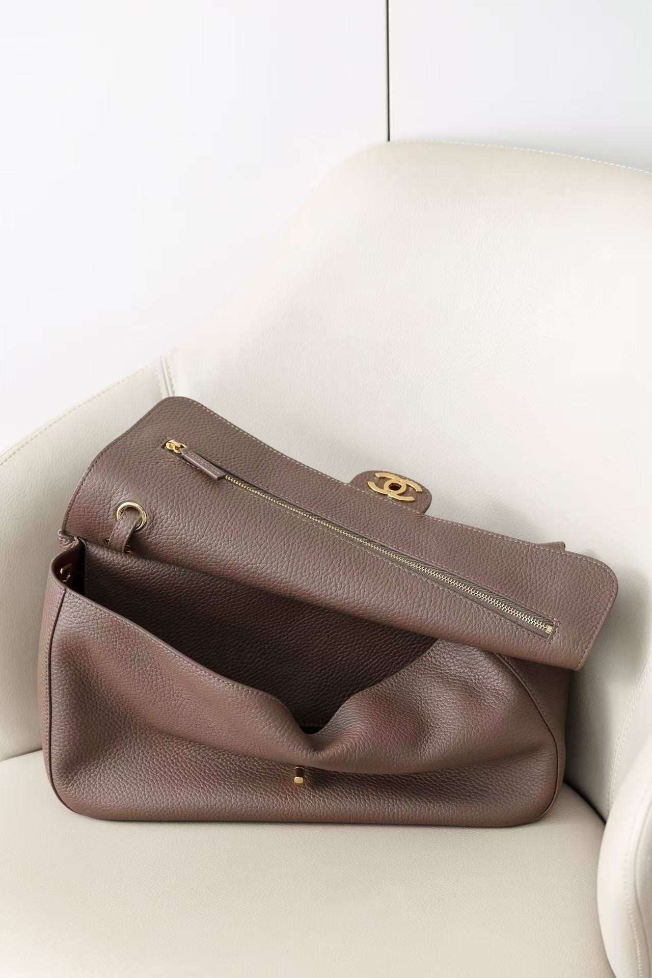 Chanel Maxi Flapbag AS6231 19.5x32x10cm