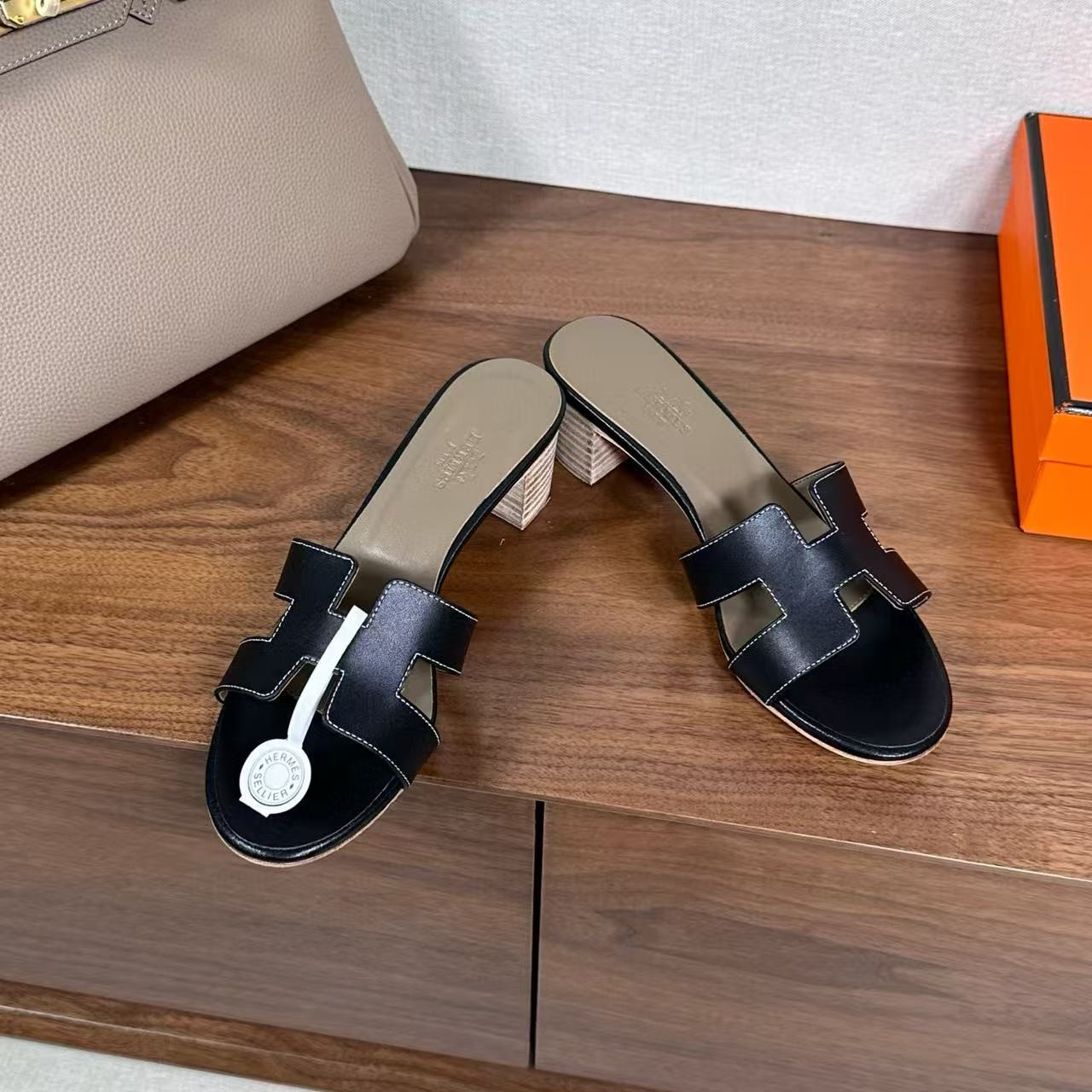 UA H**me5 Oasis Sandal