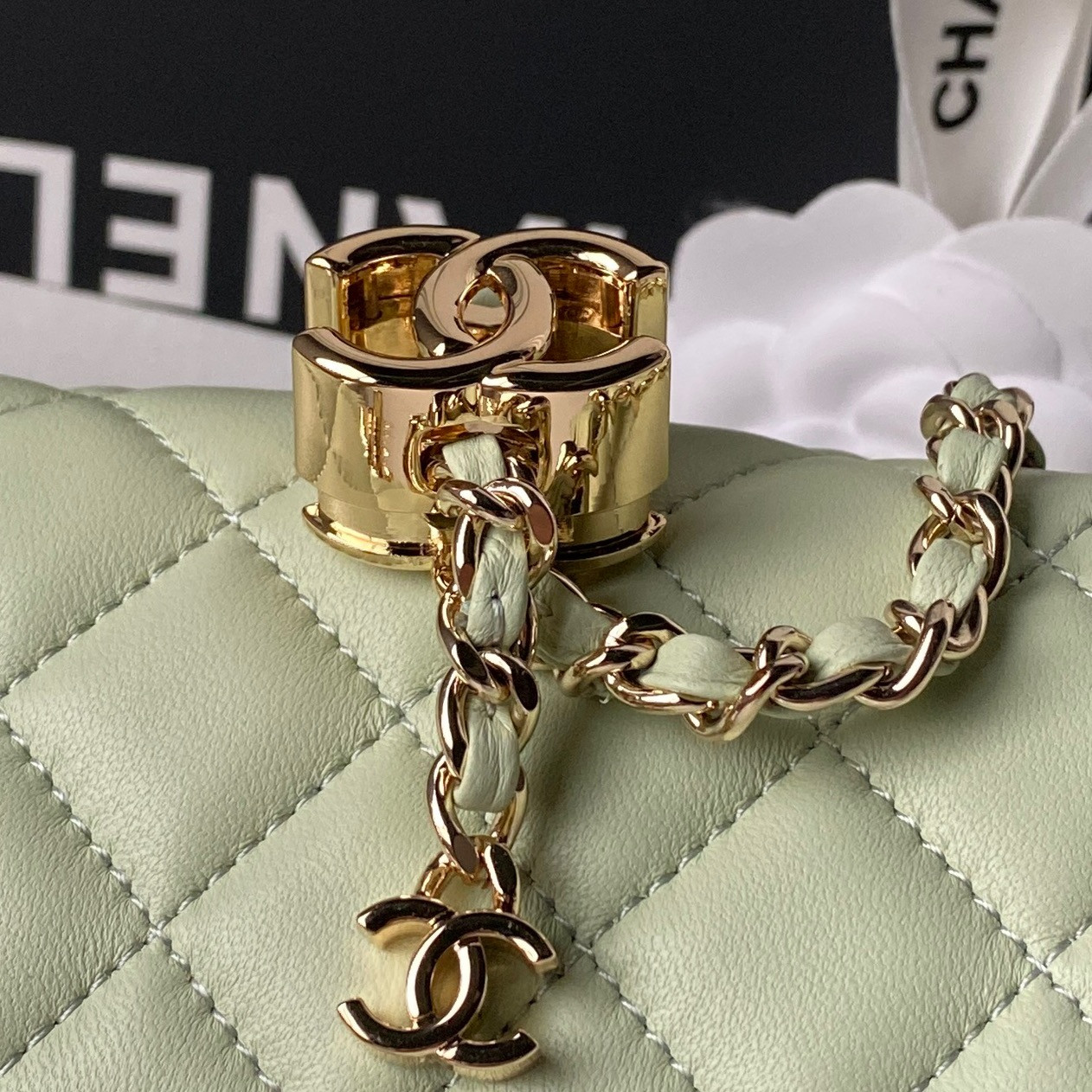 Chanel Classic Flap Handbag CF AS5759 20x13x7cm