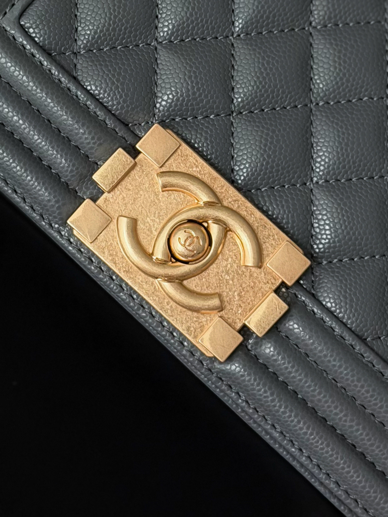 Chanel Boy Handbag 12x20x7cm