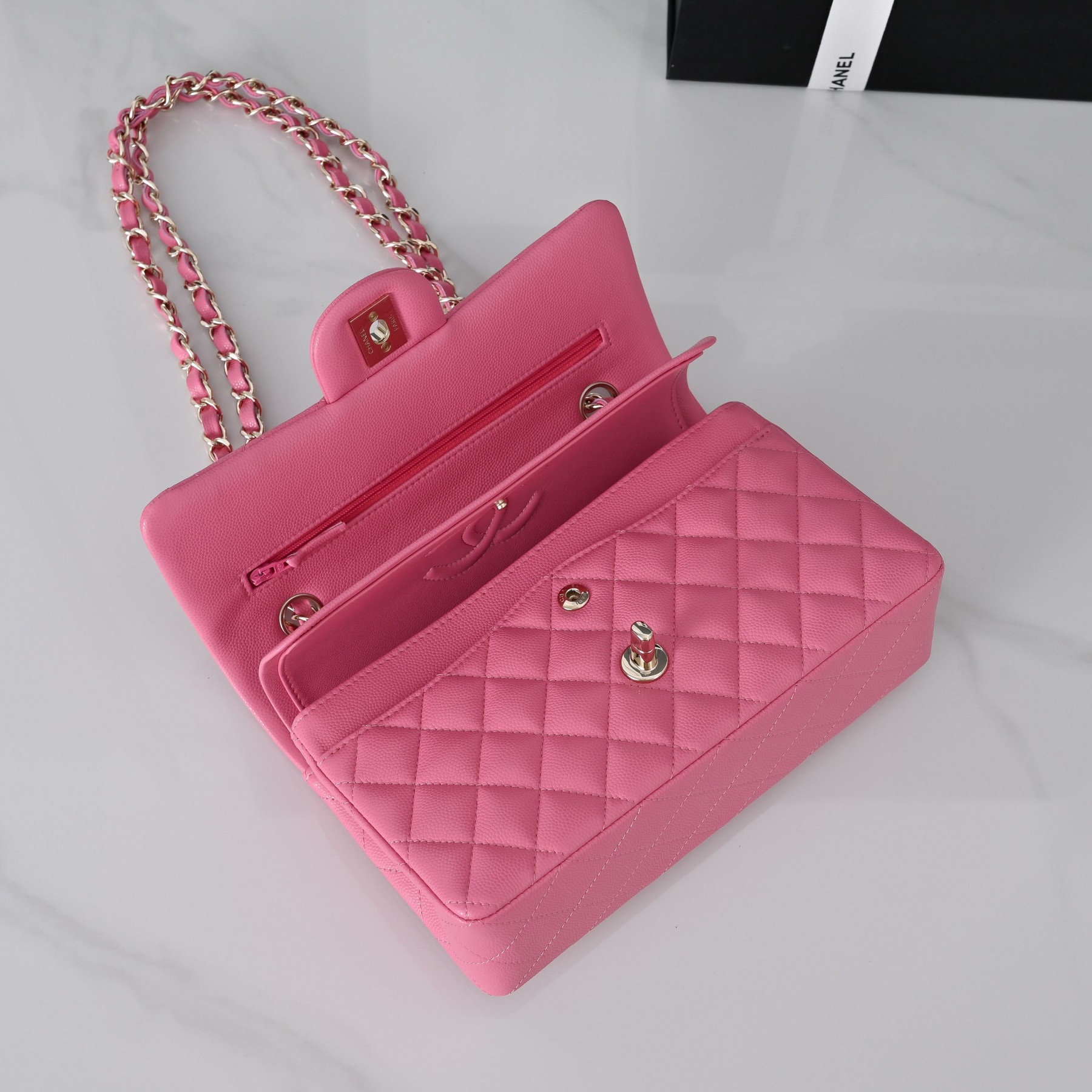 Chanel Classic Flap handbag Rose with light gold hardware and caviar leather A01113 23x14.5x6cm