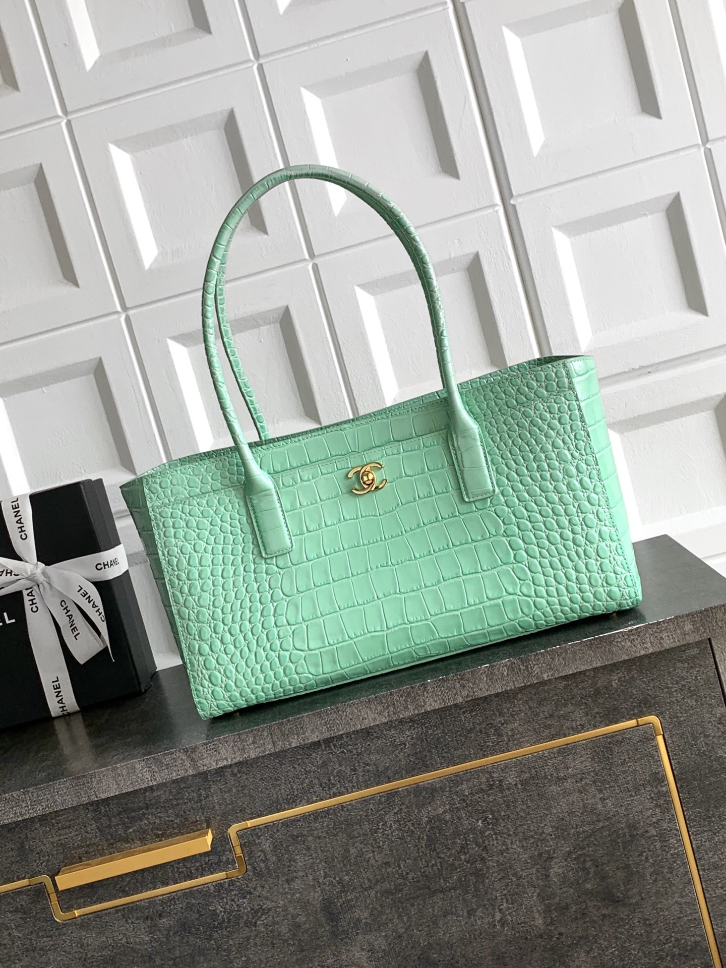 Chanel Tote Crocodile-embossed Bag 35x21x12cm