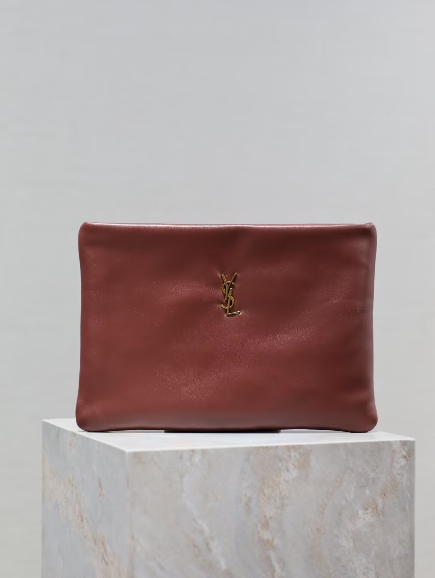Y51 CALYPSO large pouch in lambskin 30x22x3cm
