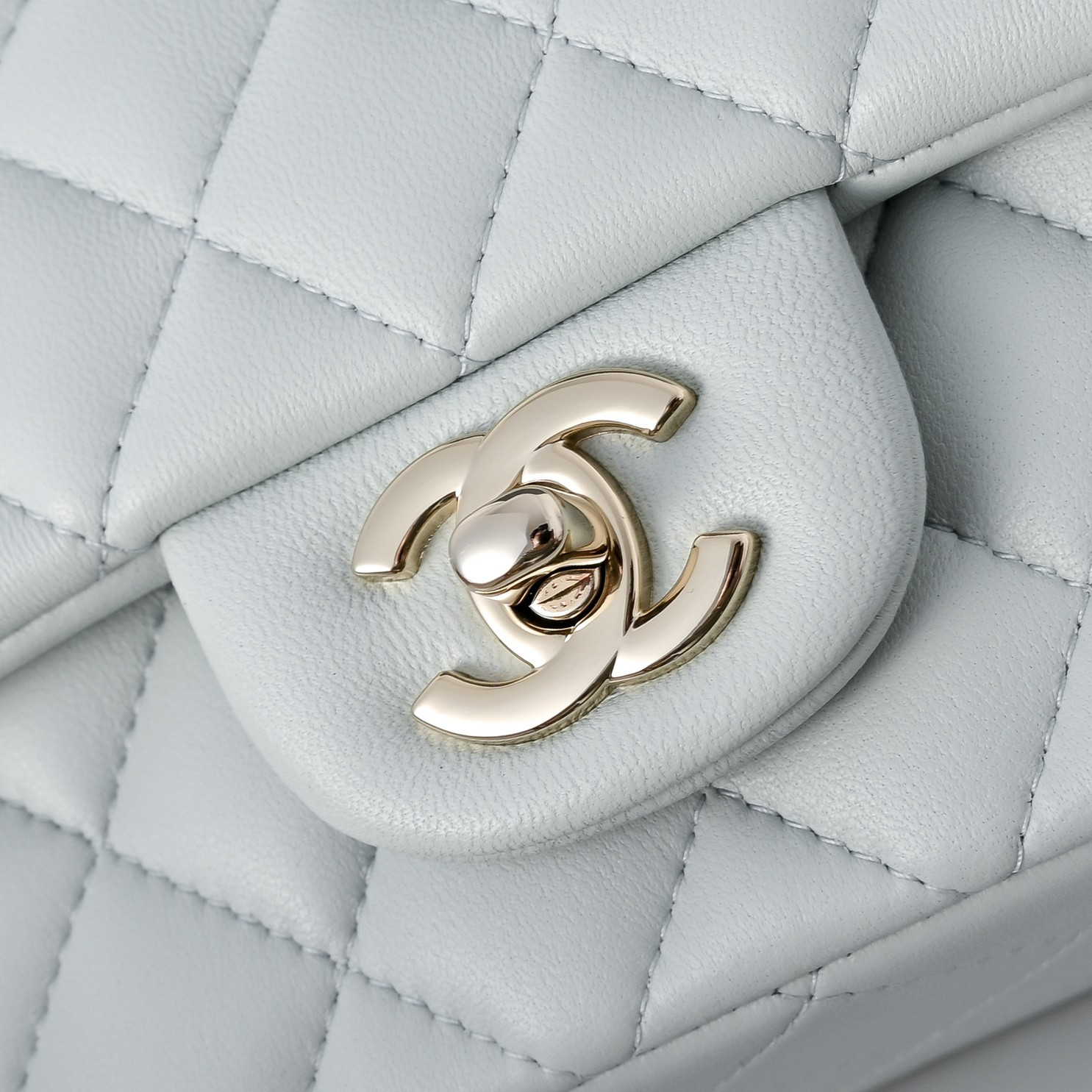 Chanel Mini Flap Bag 20x12x6.5cm