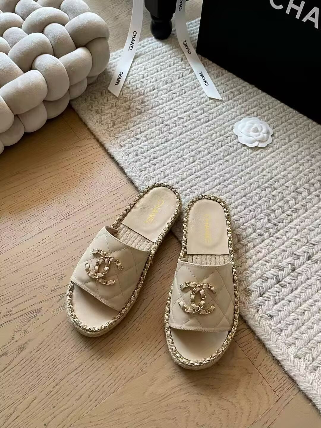 UA Ch**el Slides