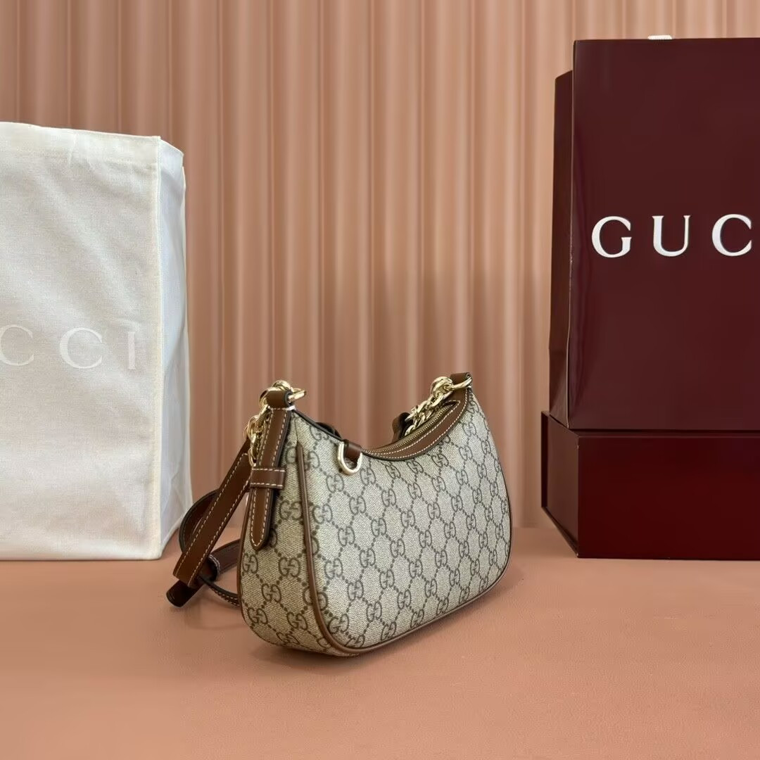 Gvc*1 GG Emblem Small Shoulder Bag 24x16.5x6cm