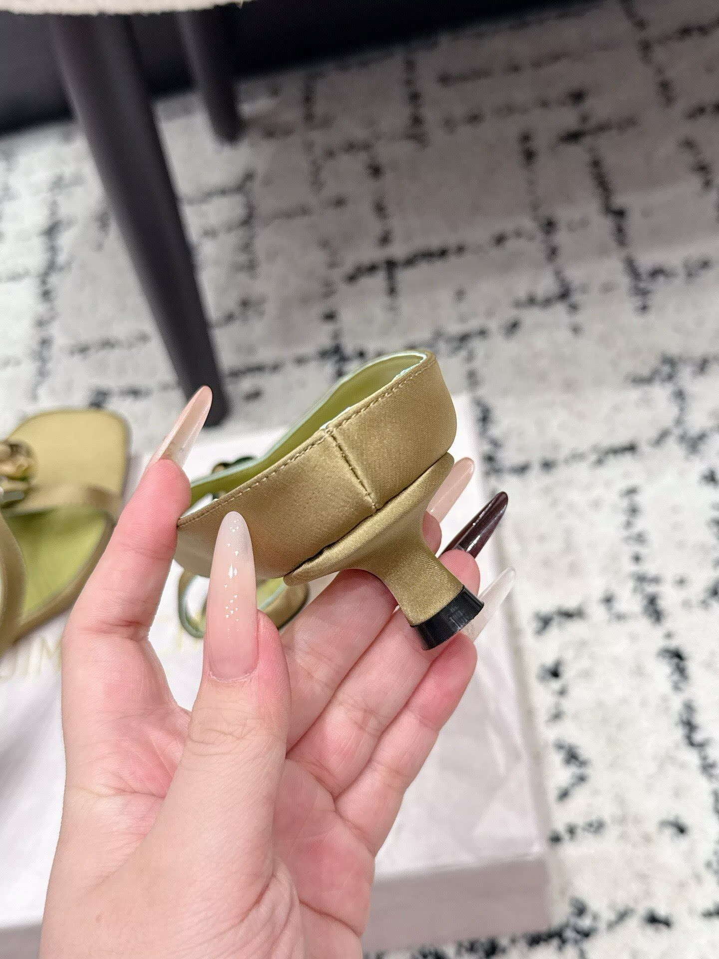 ua J1m*y Ch00 emeri sandals