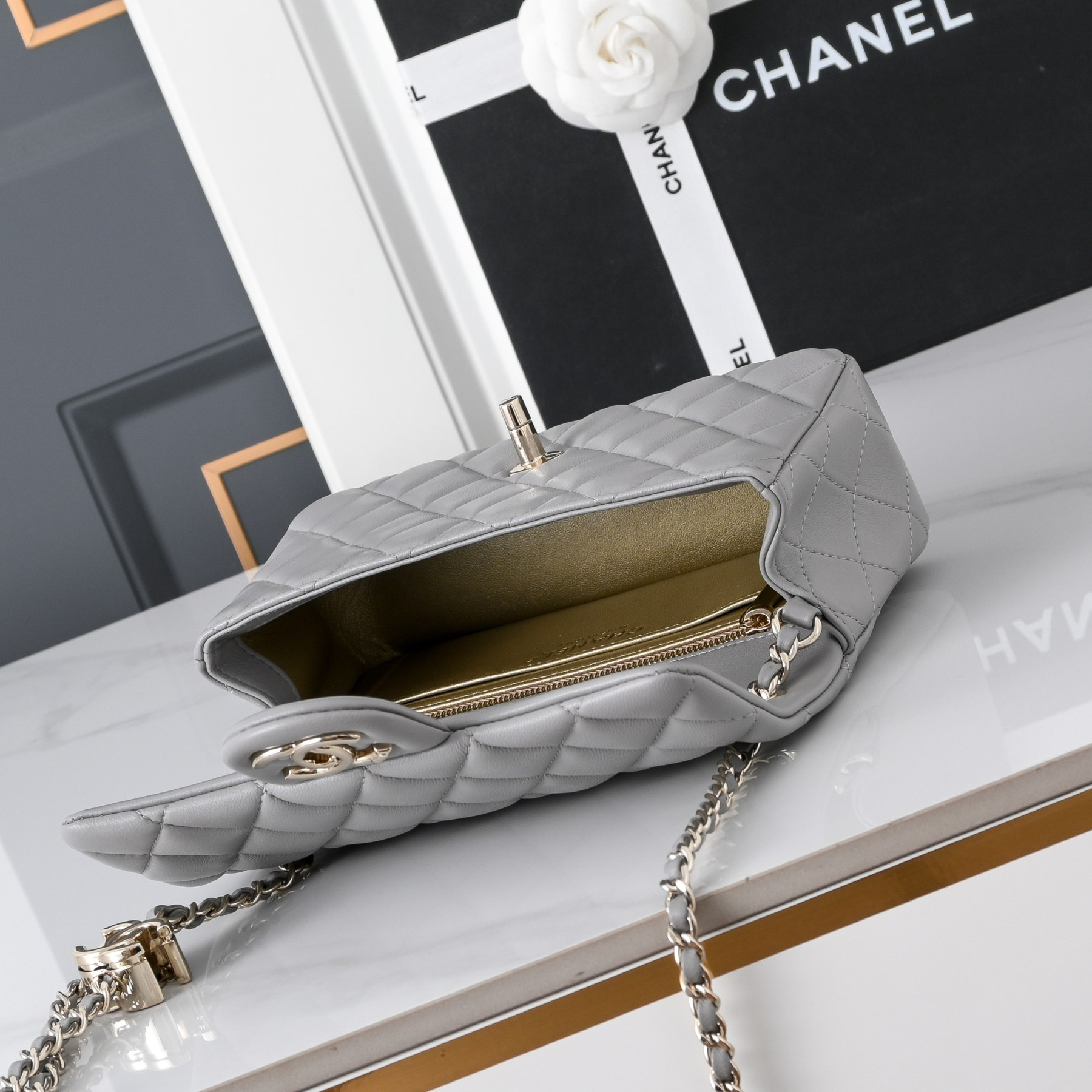 Chanel Classic Flap Handbag CF AS5759 20x13x7cm