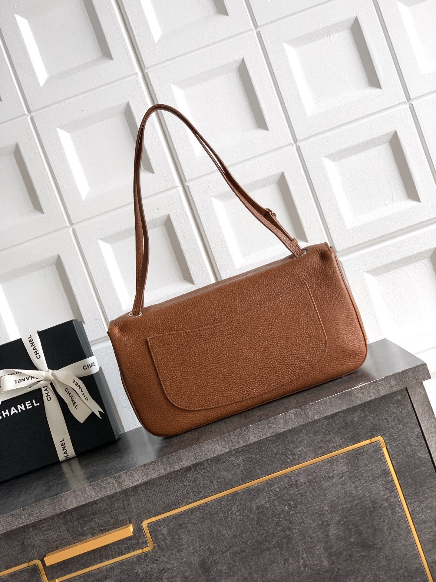 Chanel Maxi Flapbag Gold hardware AS6231 19.5x32x10cm