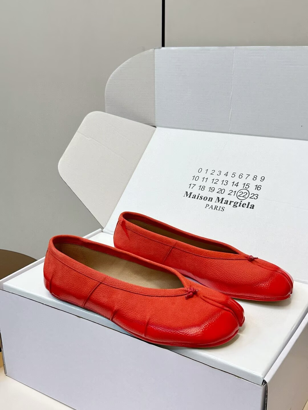ua ma1s0n Marg*e1a tabi leather ballet flats