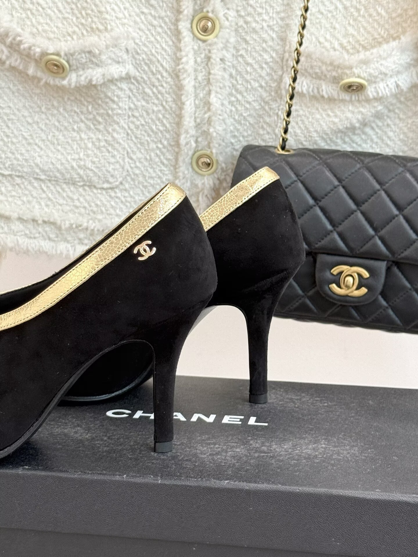 ua Ch**el pumps