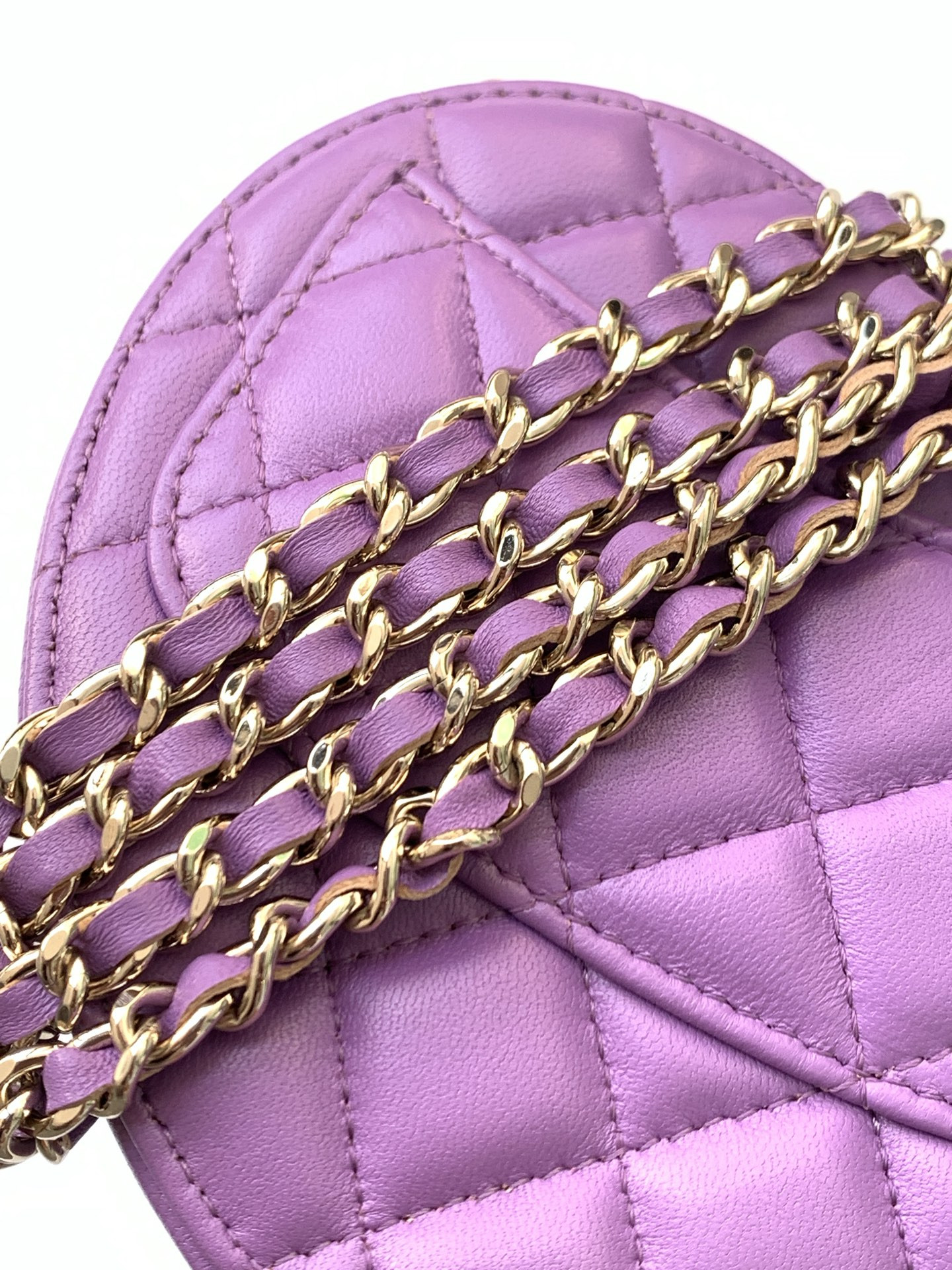 Chanel Mini 22S Heart Clutch With Chain 12x13x5.5cm