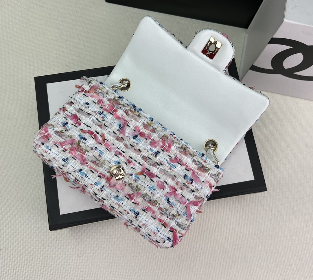 CHANEL MINI CLASSIC 11.12 HANDBAG 20 12 × 20 × 6 cm