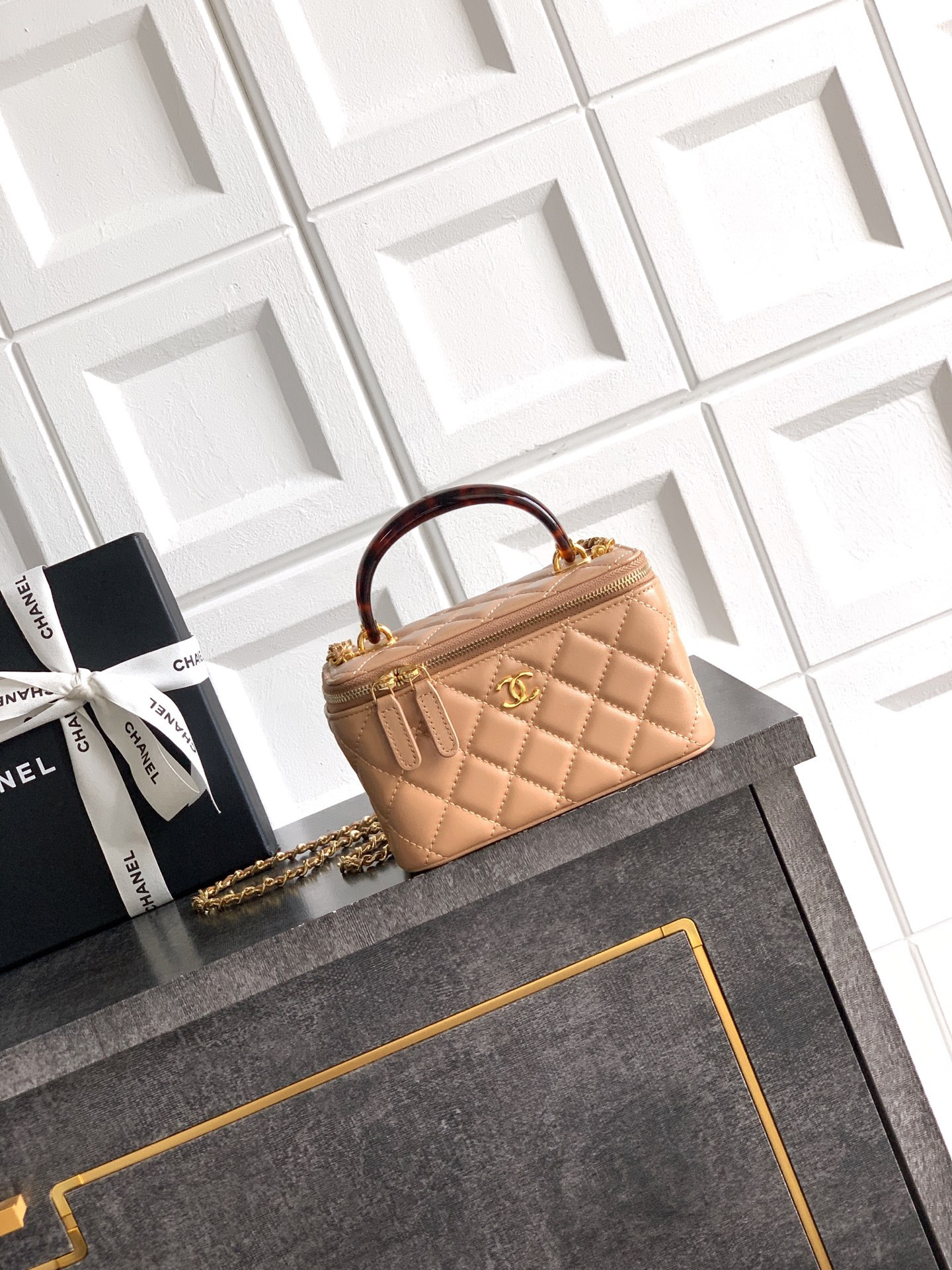 CHANEL Classic Vanity with chain Handbag 17x9.5x8cm