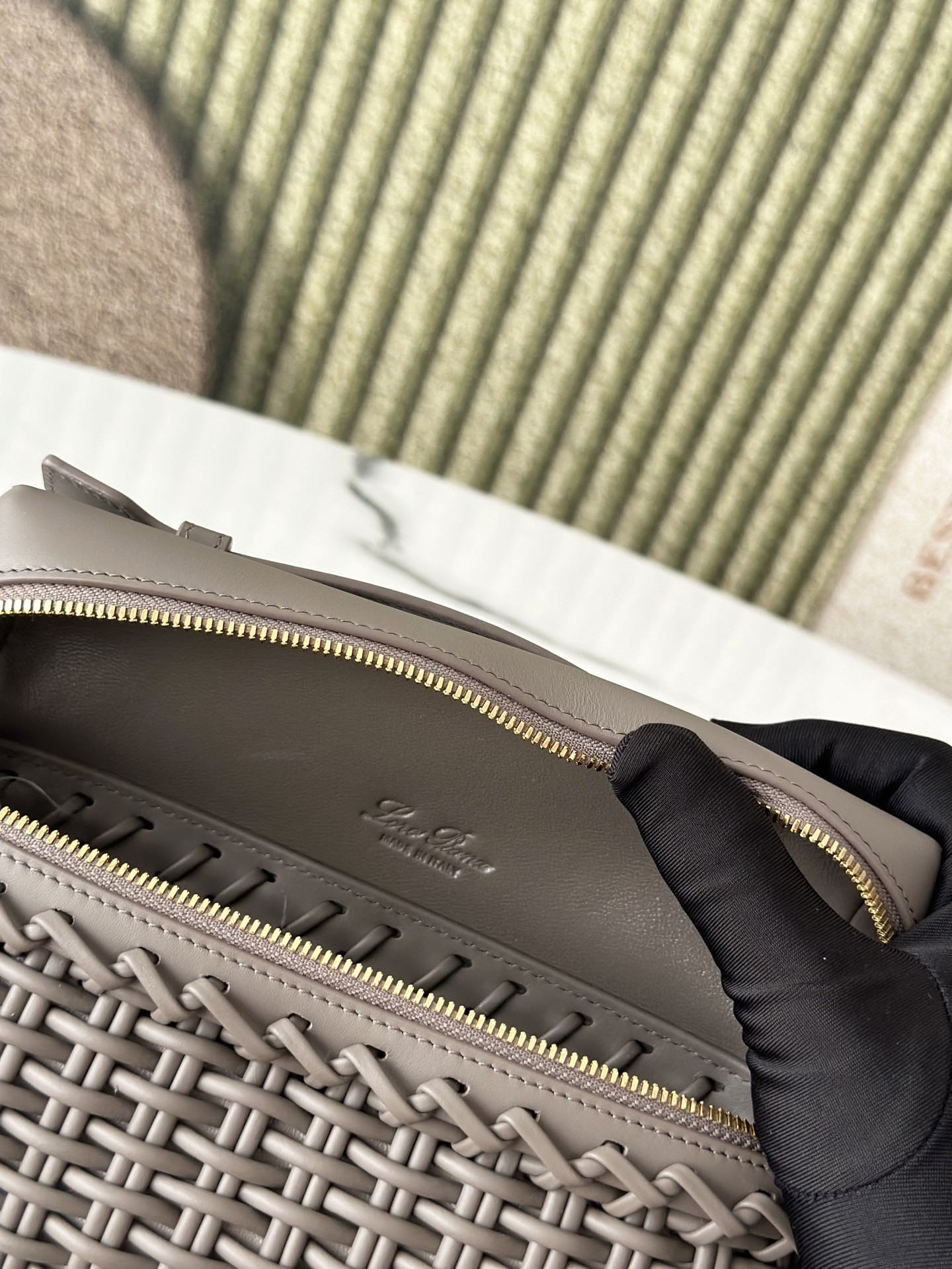 Loro Piana Extra Pocket L19 19 x 11.5 x 7cm