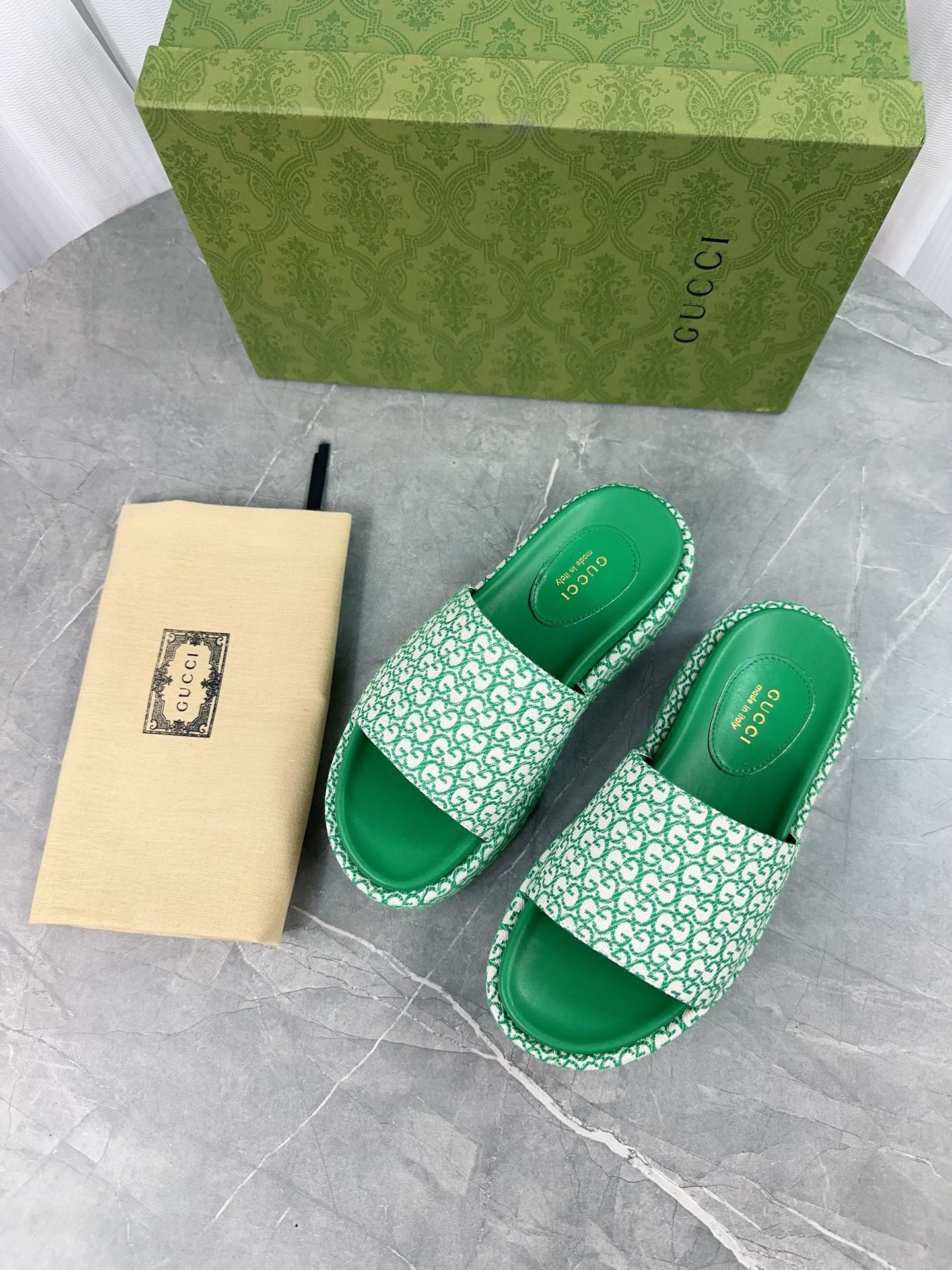 Gvc*1 WOMEN'S GG PLATFORM SLIDE SANDAL