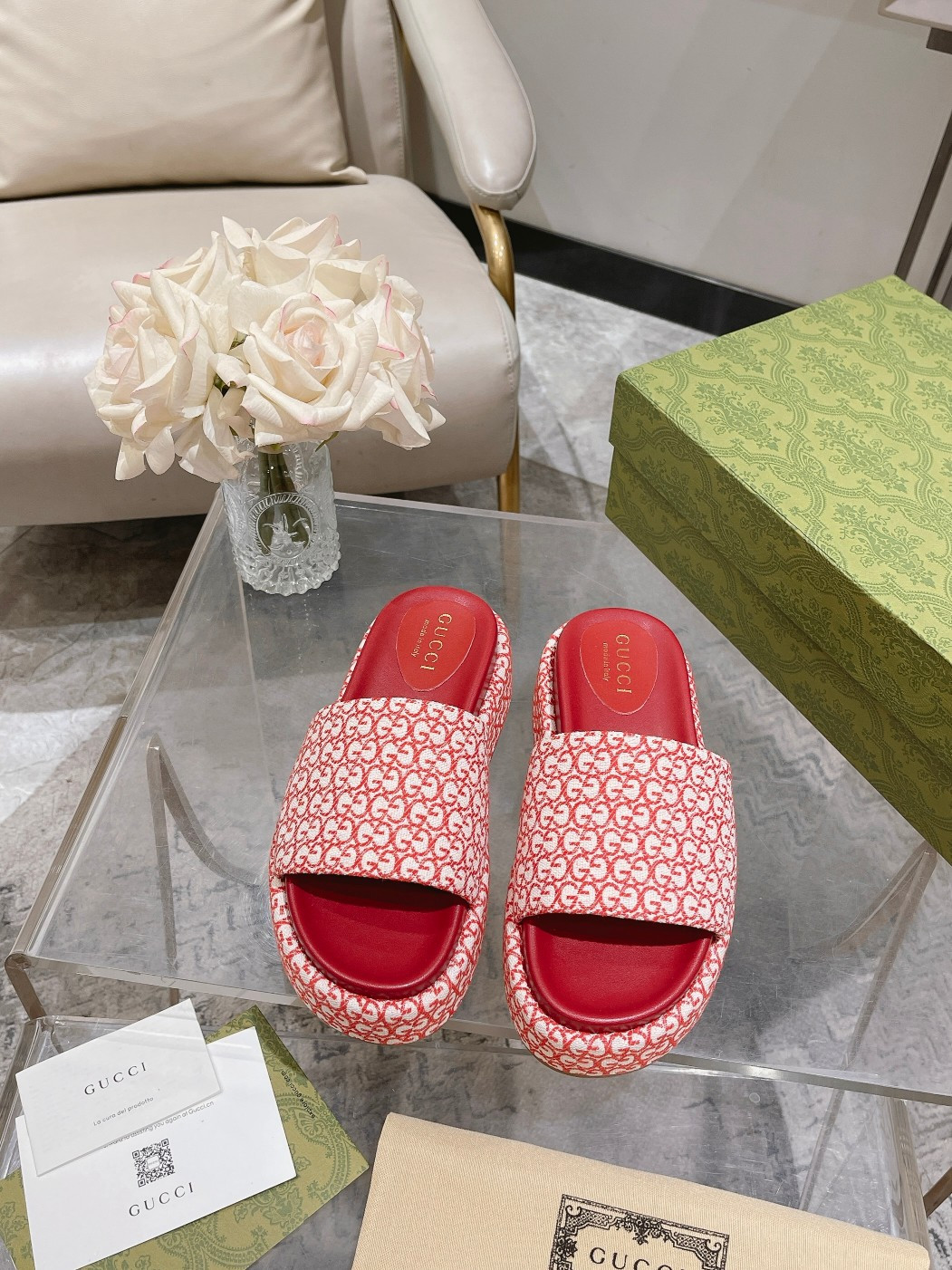 Gvc*1 WOMEN'S GG PLATFORM SLIDE SANDAL