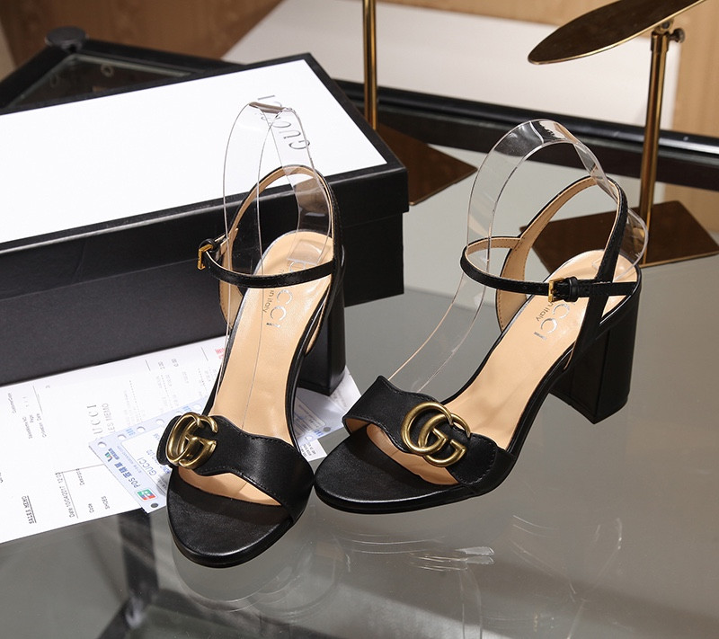 UA Gvc*1 HORSEBIT MID-HEEL SANDAL