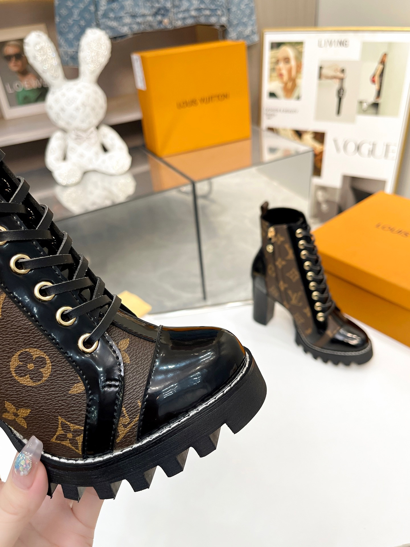 UA LV 21SS Boots