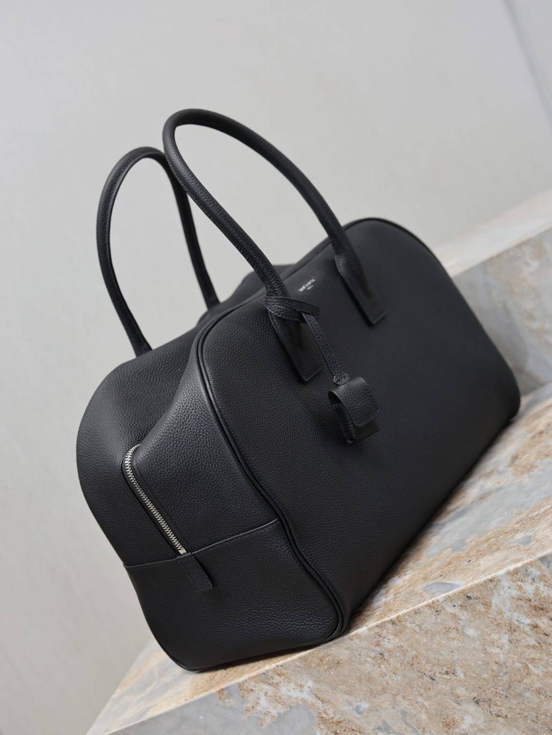 Y51 SAC DE JOUR Medium Boston in Grained Leather 41x25x19-22.5cm
