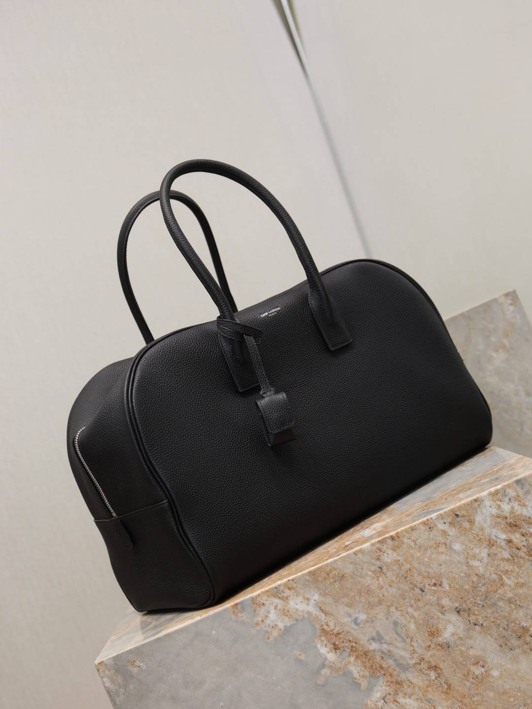 Y51 SAC DE JOUR Medium Boston in Grained Leather 41x25x19-22.5cm