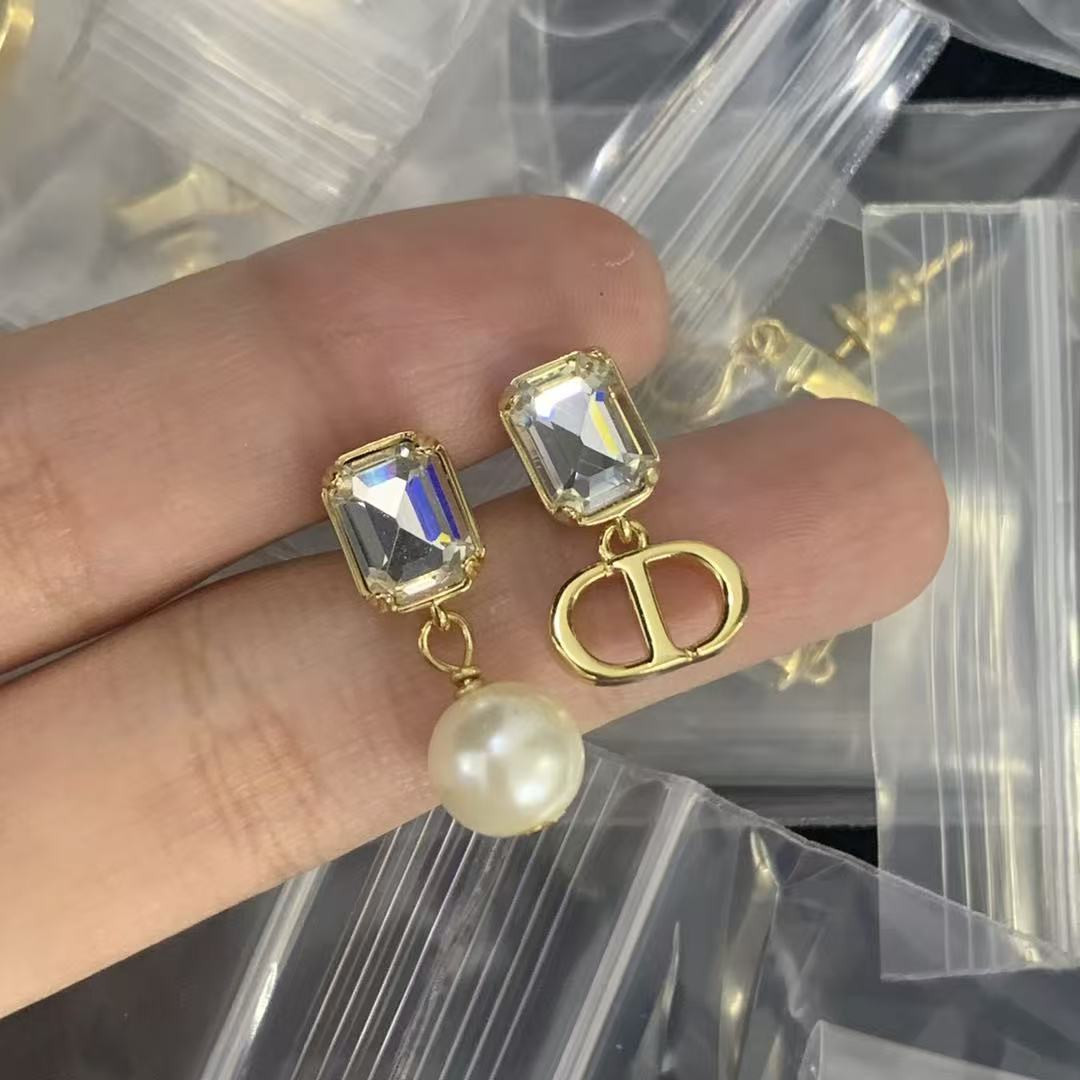 D10r earrings
