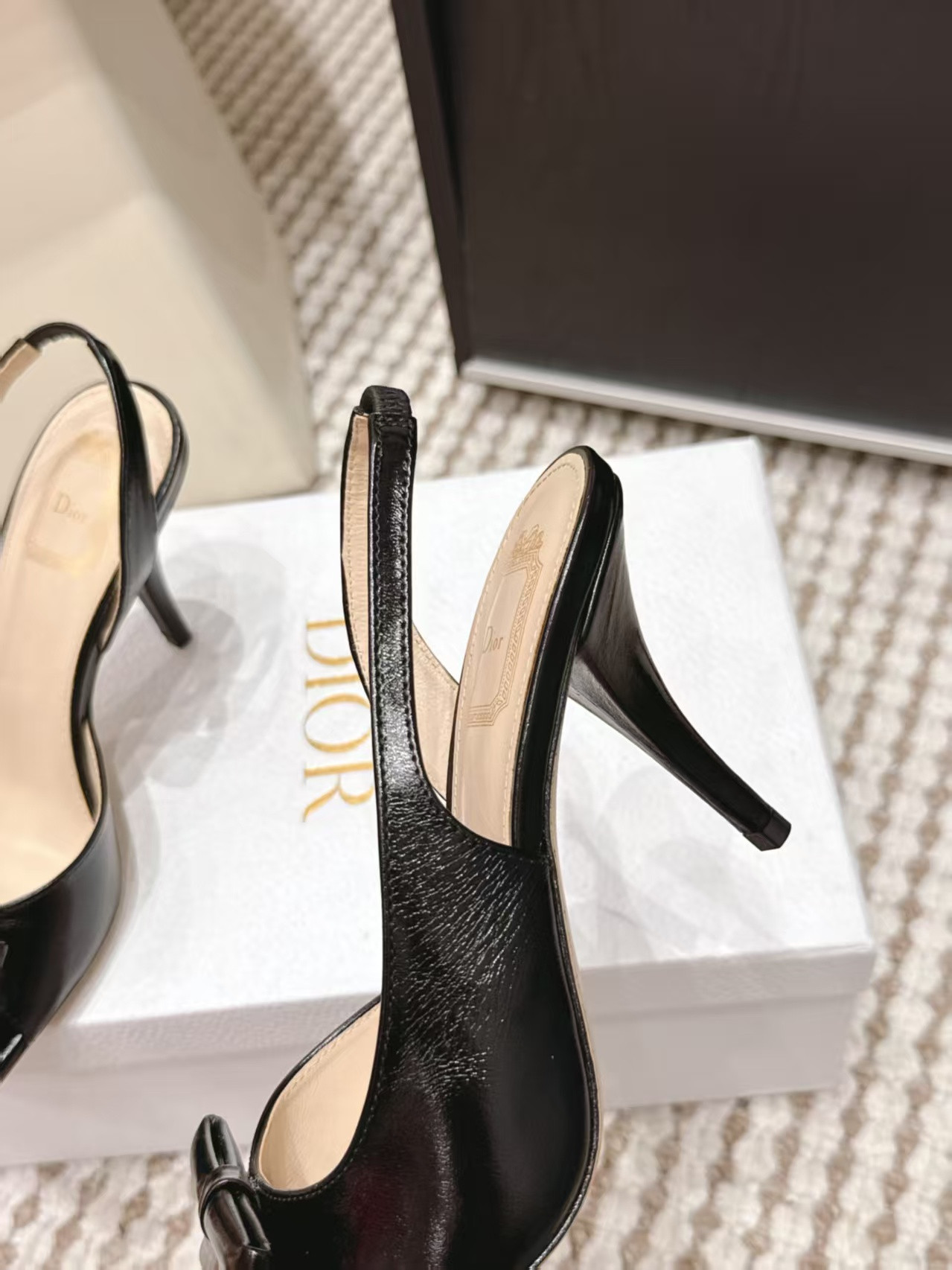 ua D10r bow heeled slingback sandal