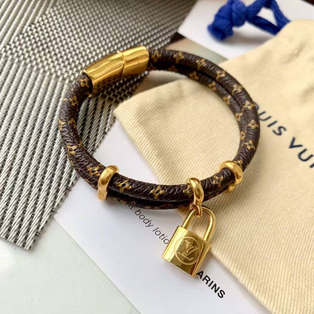l0vis Vvtt0n keep it twice bracelet approximately 17cm