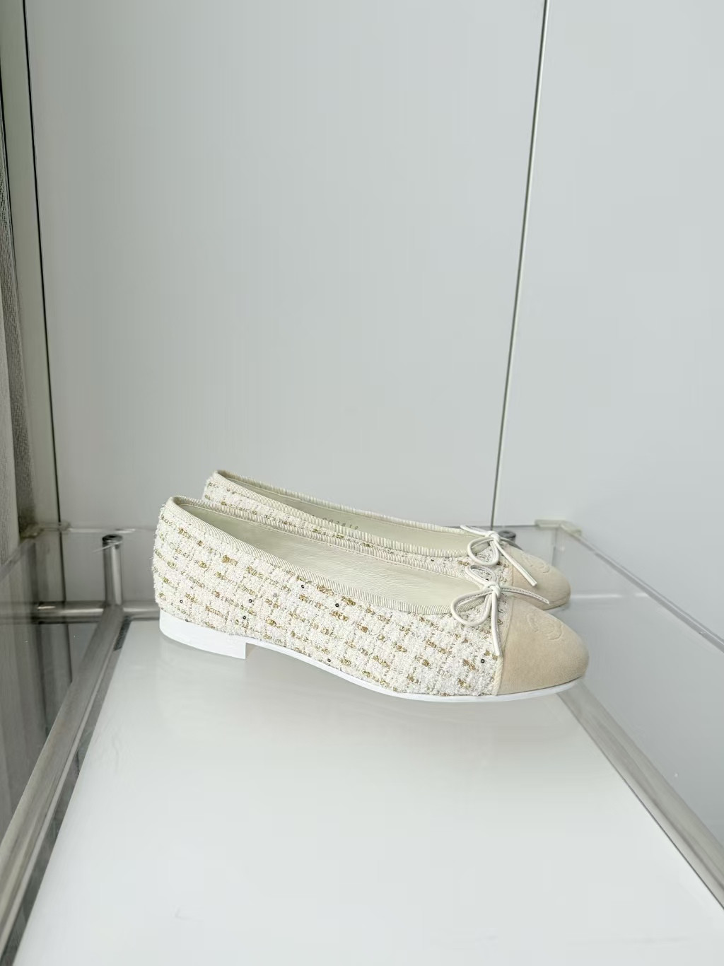 ua Ch**el ballet flats