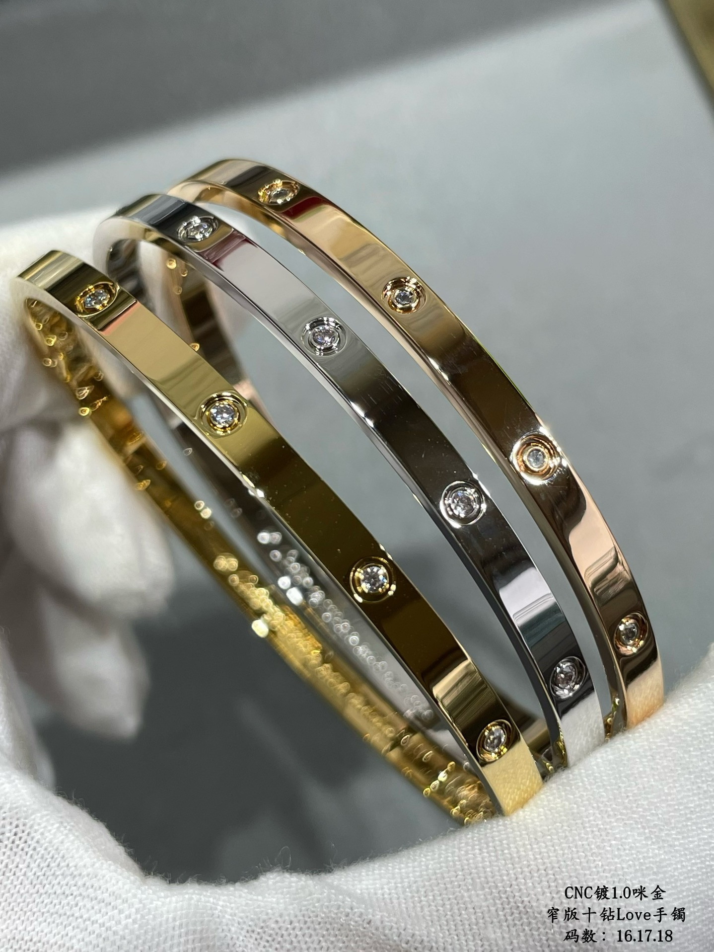 ca*t1er narrow version with D1am0nd bracelet