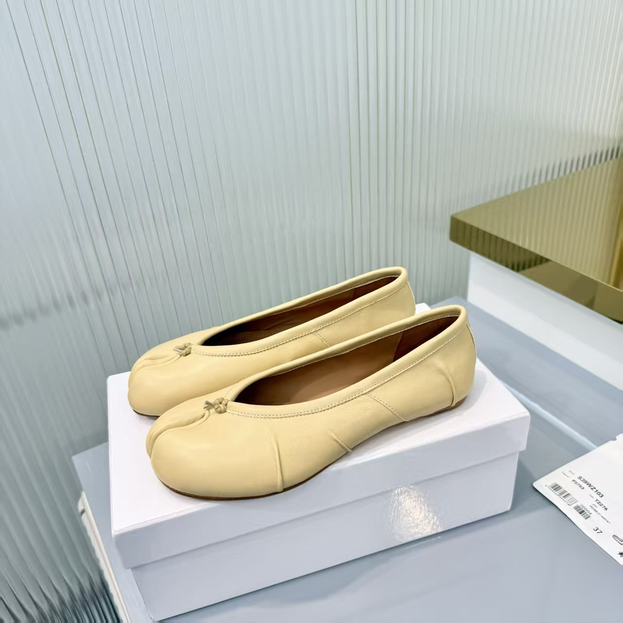 ua ma1s0n Marg*e1a tabi leather ballet flats