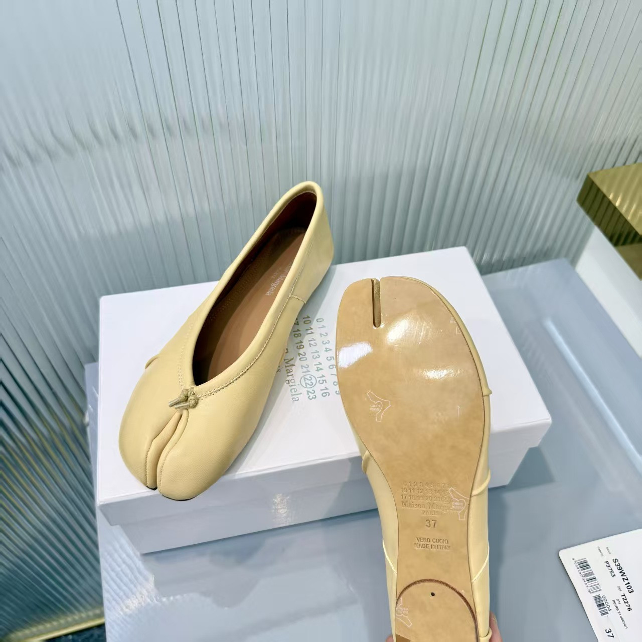 ua ma1s0n Marg*e1a tabi leather ballet flats