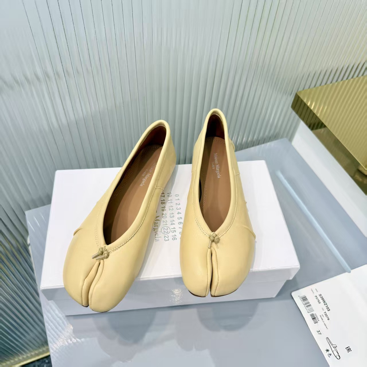 ua ma1s0n Marg*e1a tabi leather ballet flats