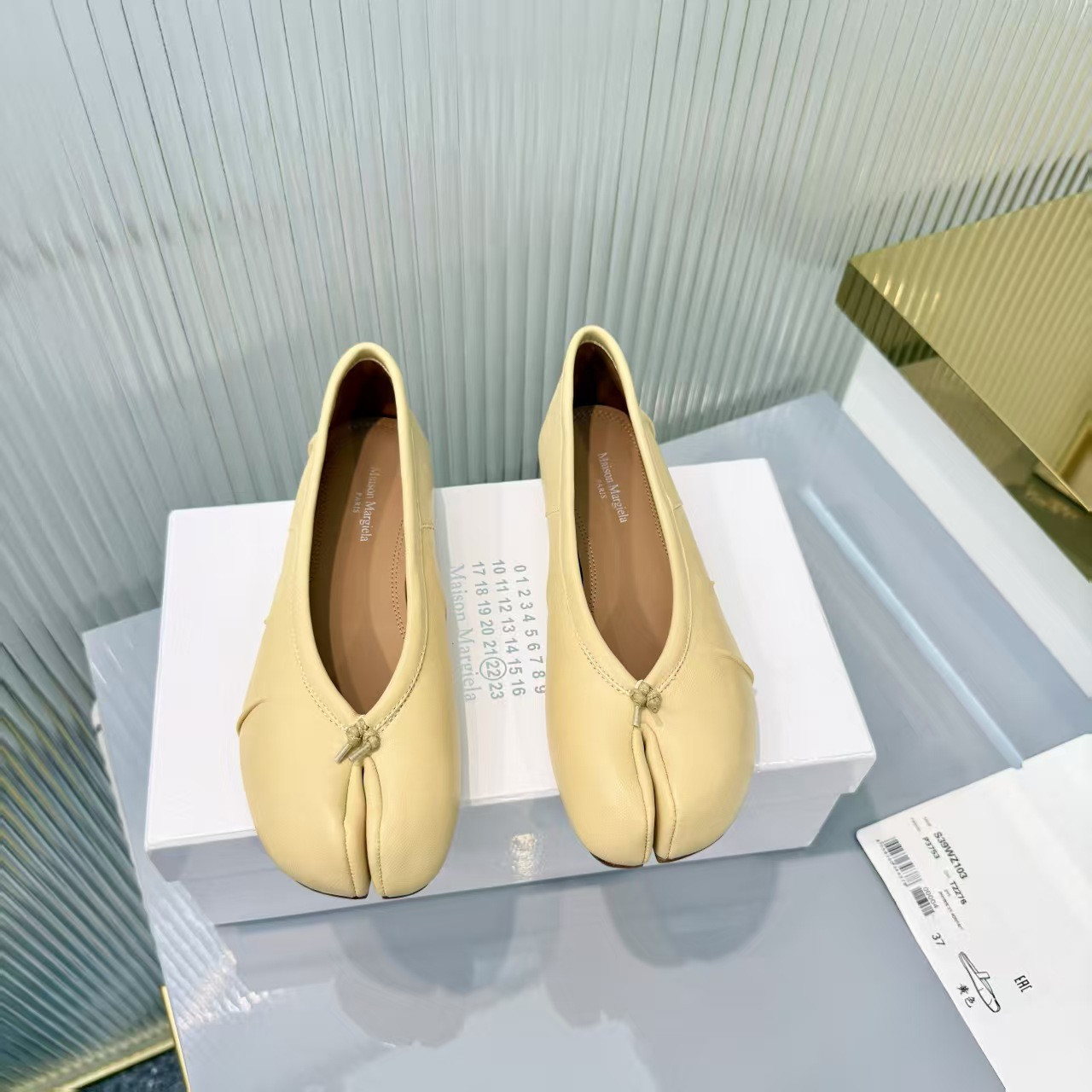 ua ma1s0n Marg*e1a tabi leather ballet flats
