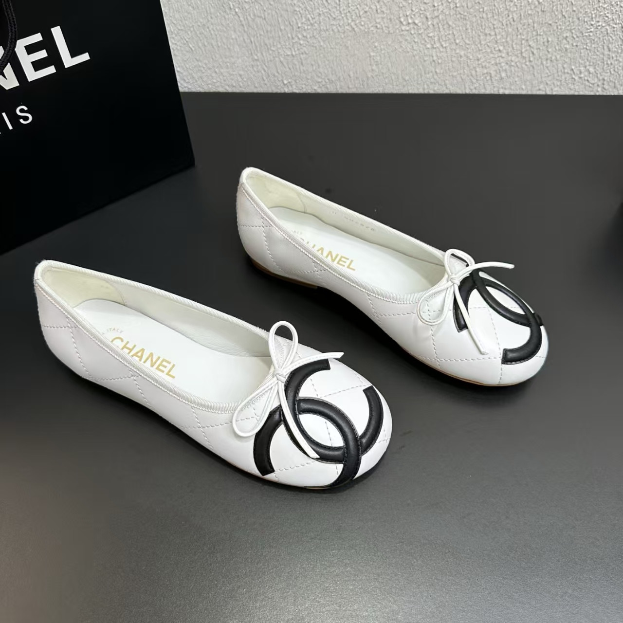ua Ch**el ballet flat