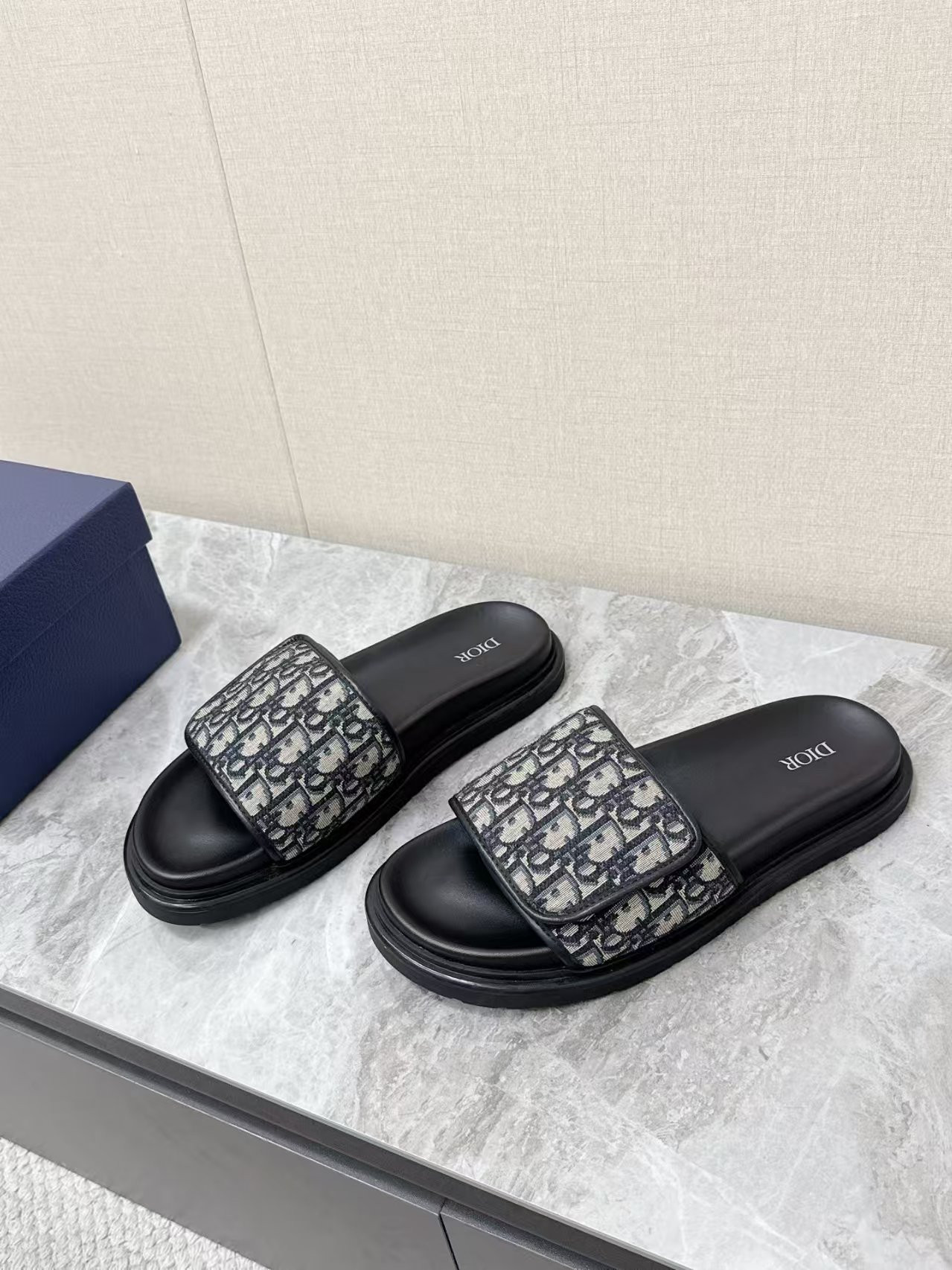 ua D10r aqua sandal