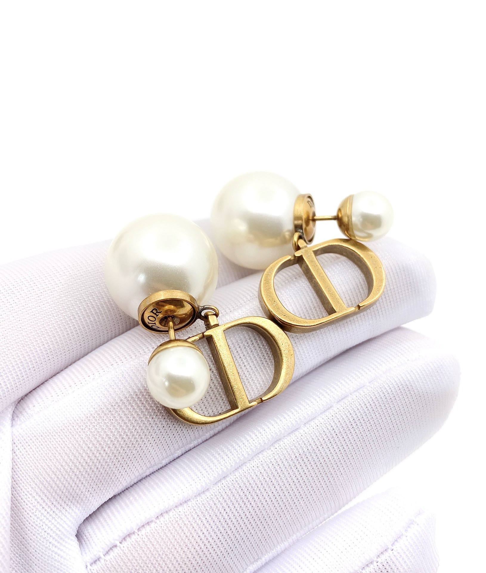 D10r earrings