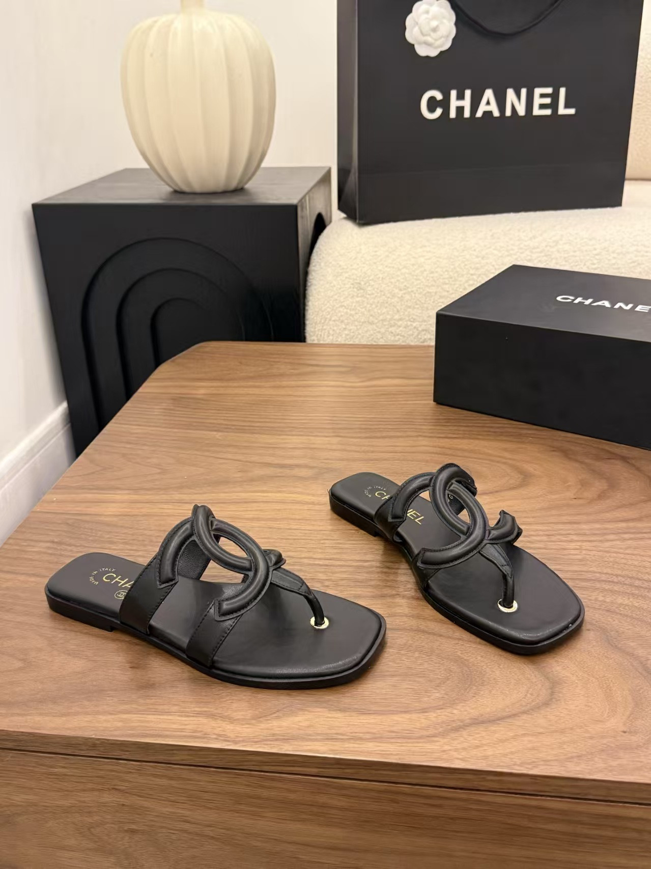 UA Chanel Slides