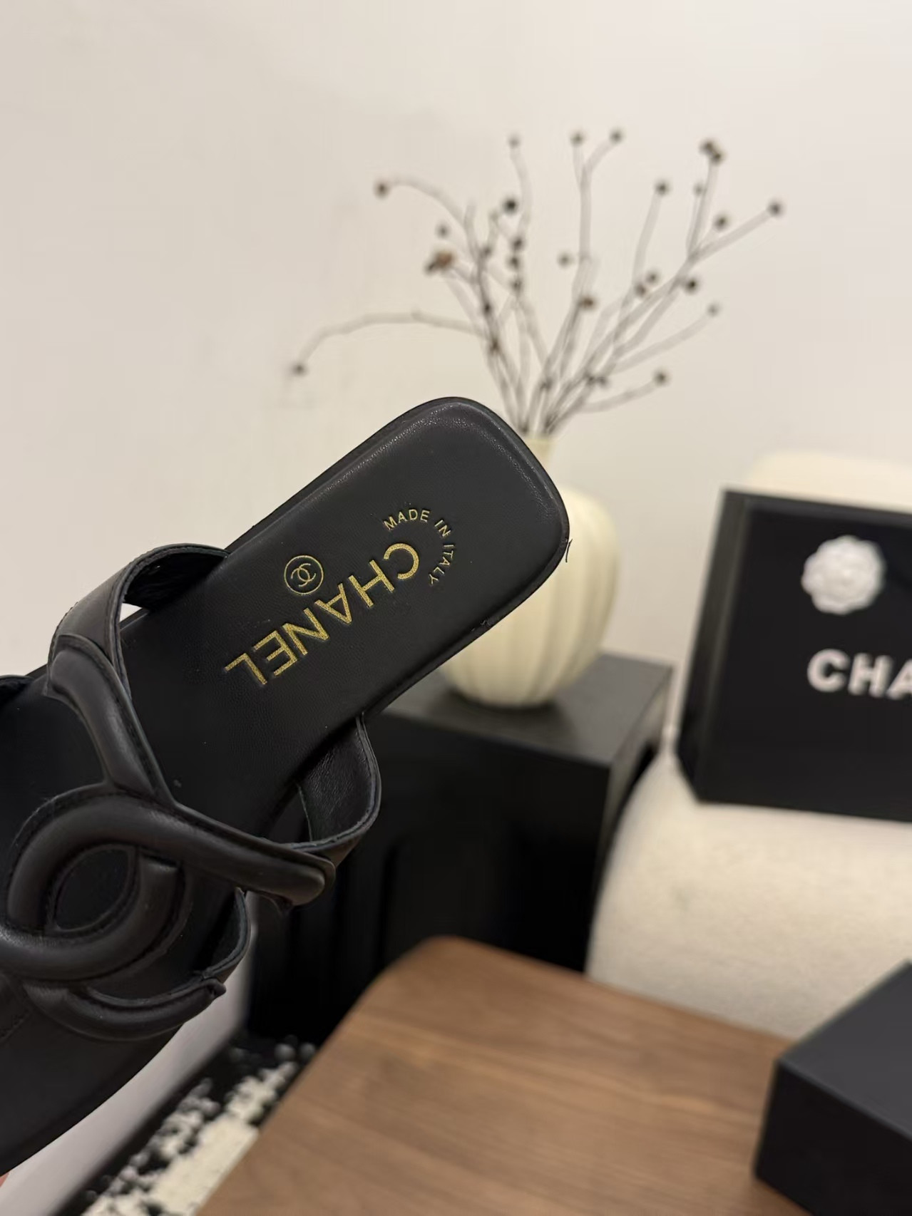 UA Chanel Slides