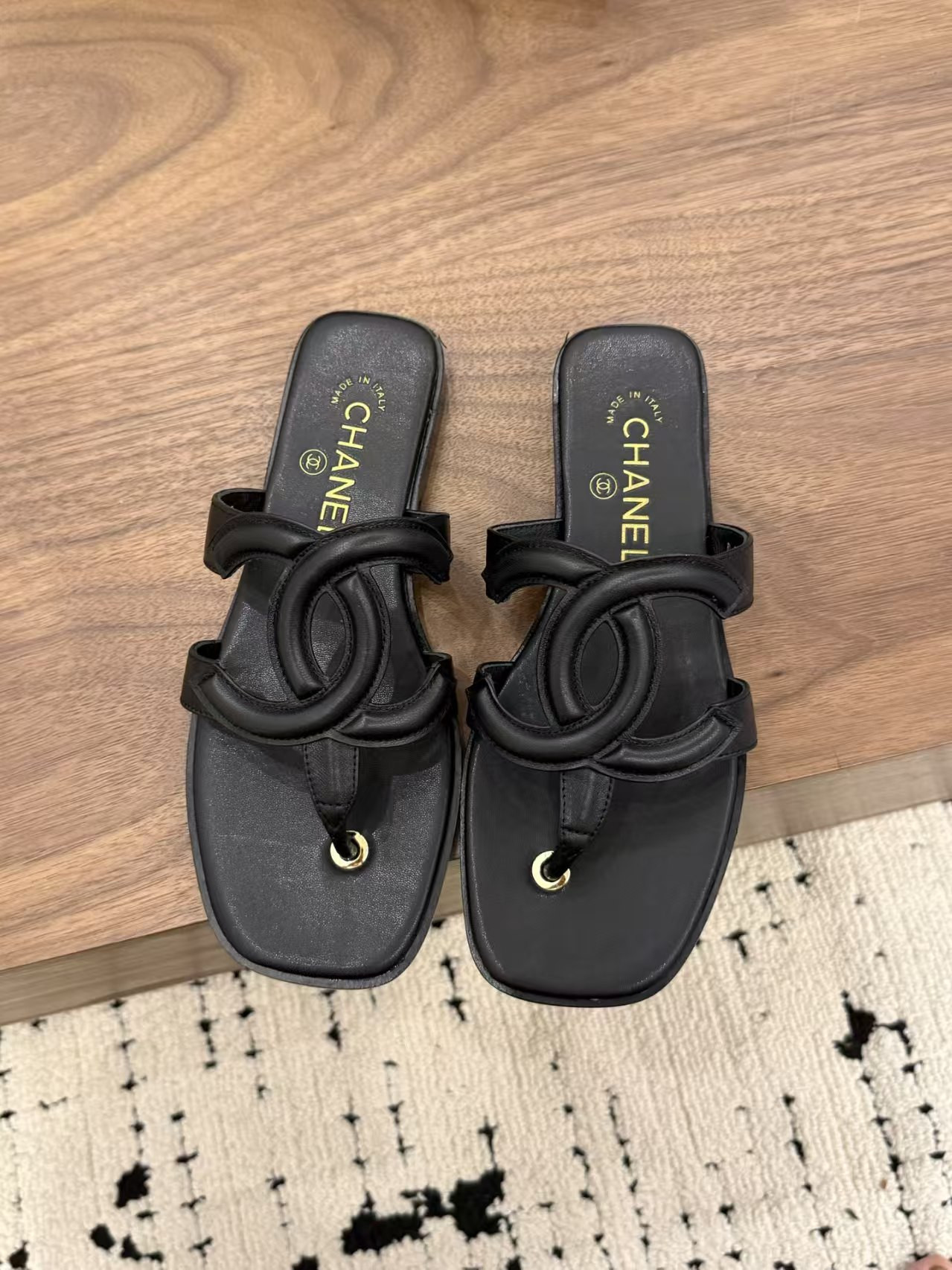 UA Chanel Slides