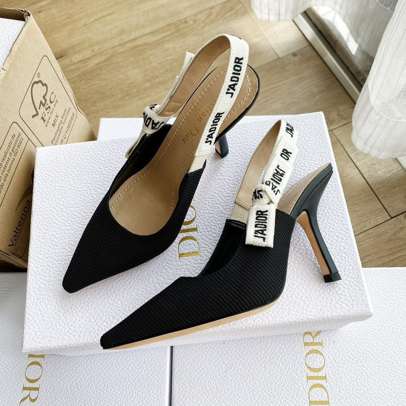 UA D10r J'AD10r Slingback Pump