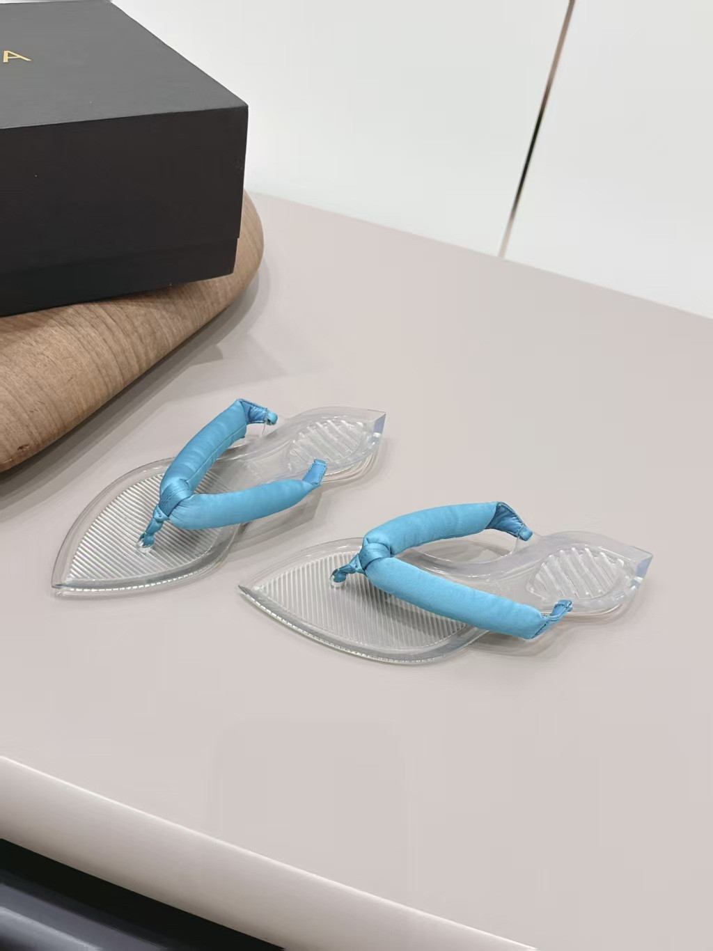 UA A1a1a INVISIBLE THONG Sandals