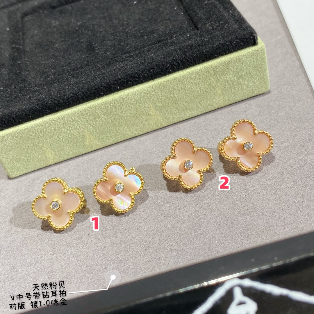 V*n Cl**f & Arpels Natural pink shell with D1am0nd four-leaf clover Earrings