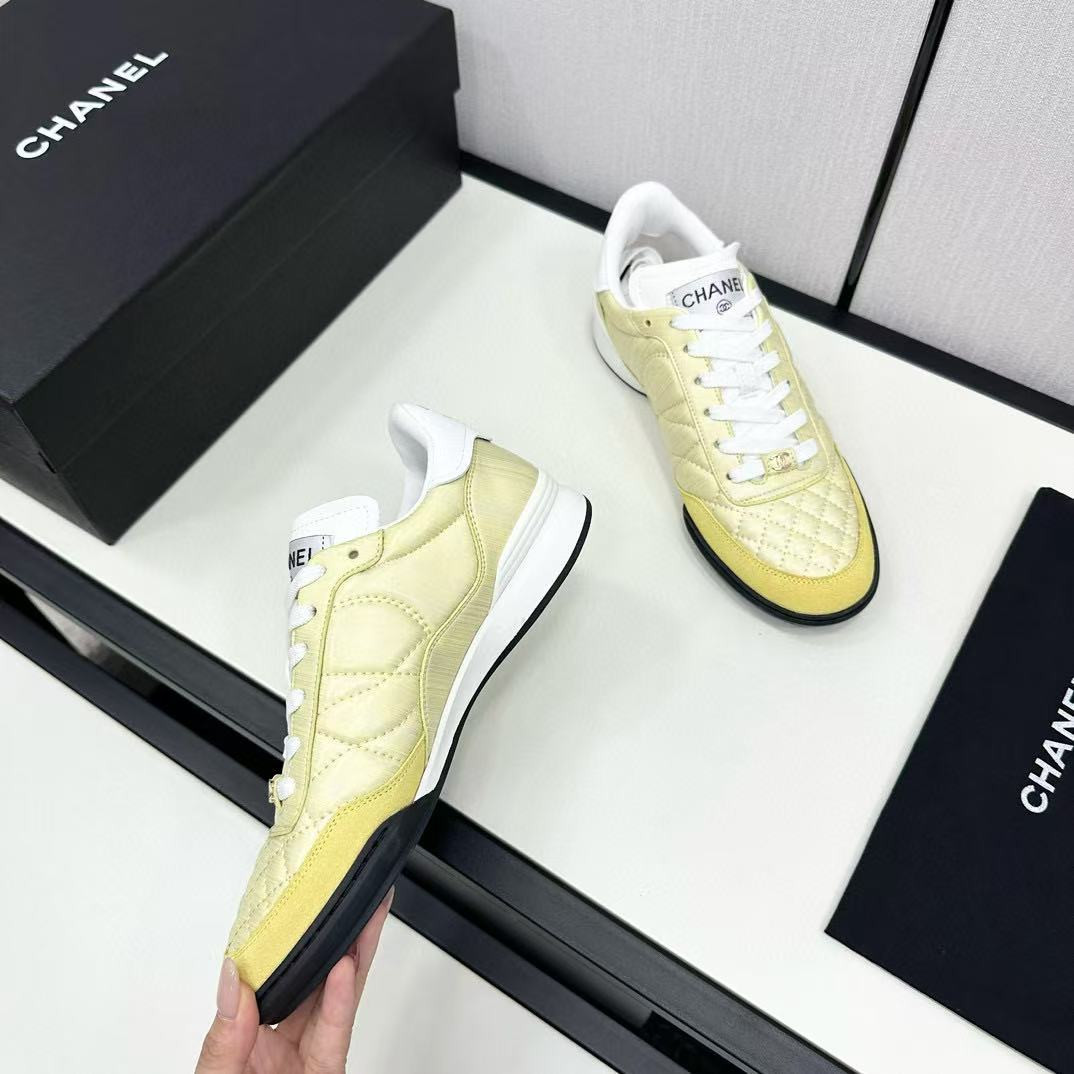 UA Ch**el SNEAKER