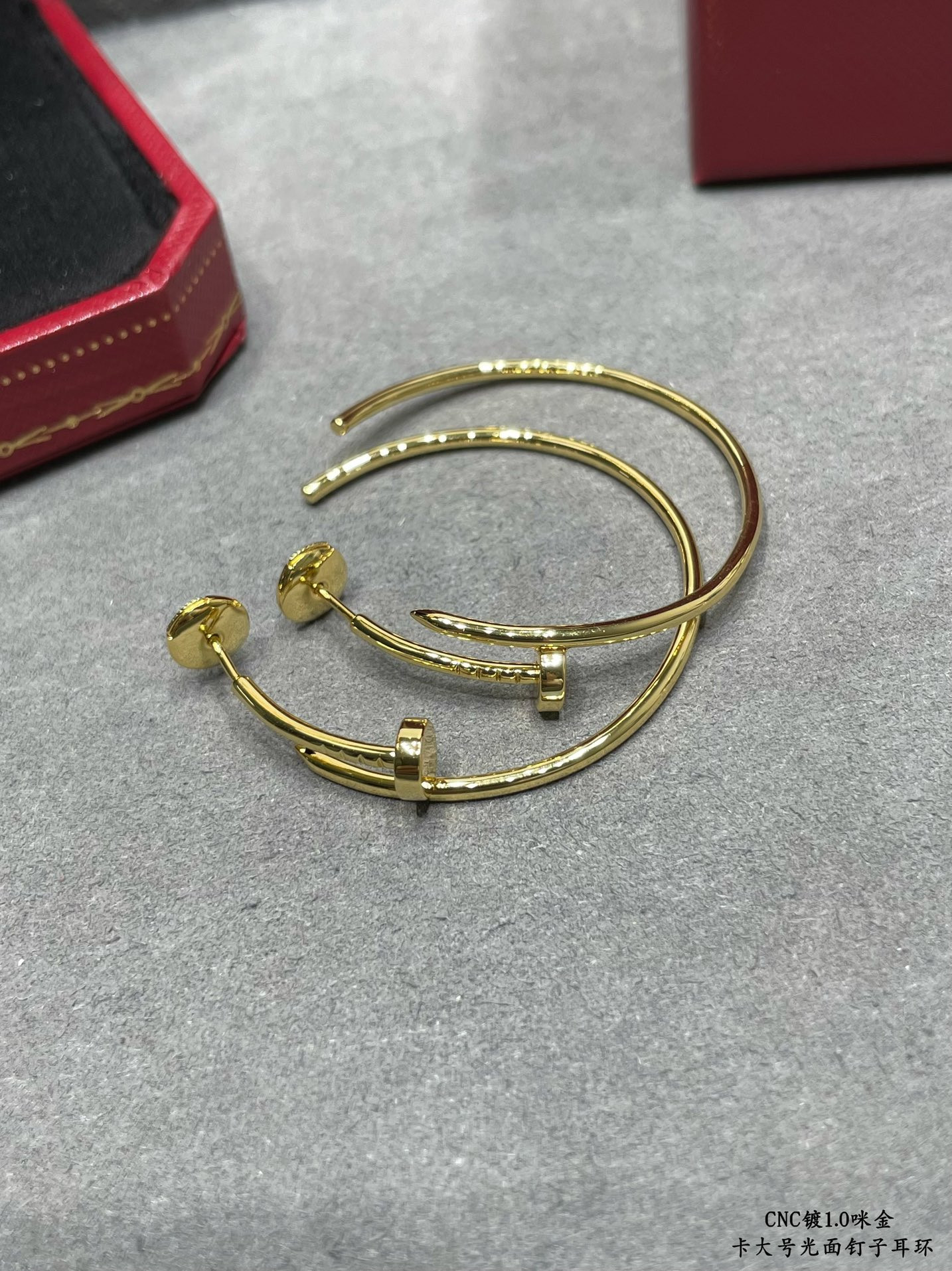 Ca*t1er Large size smooth nail Earrings