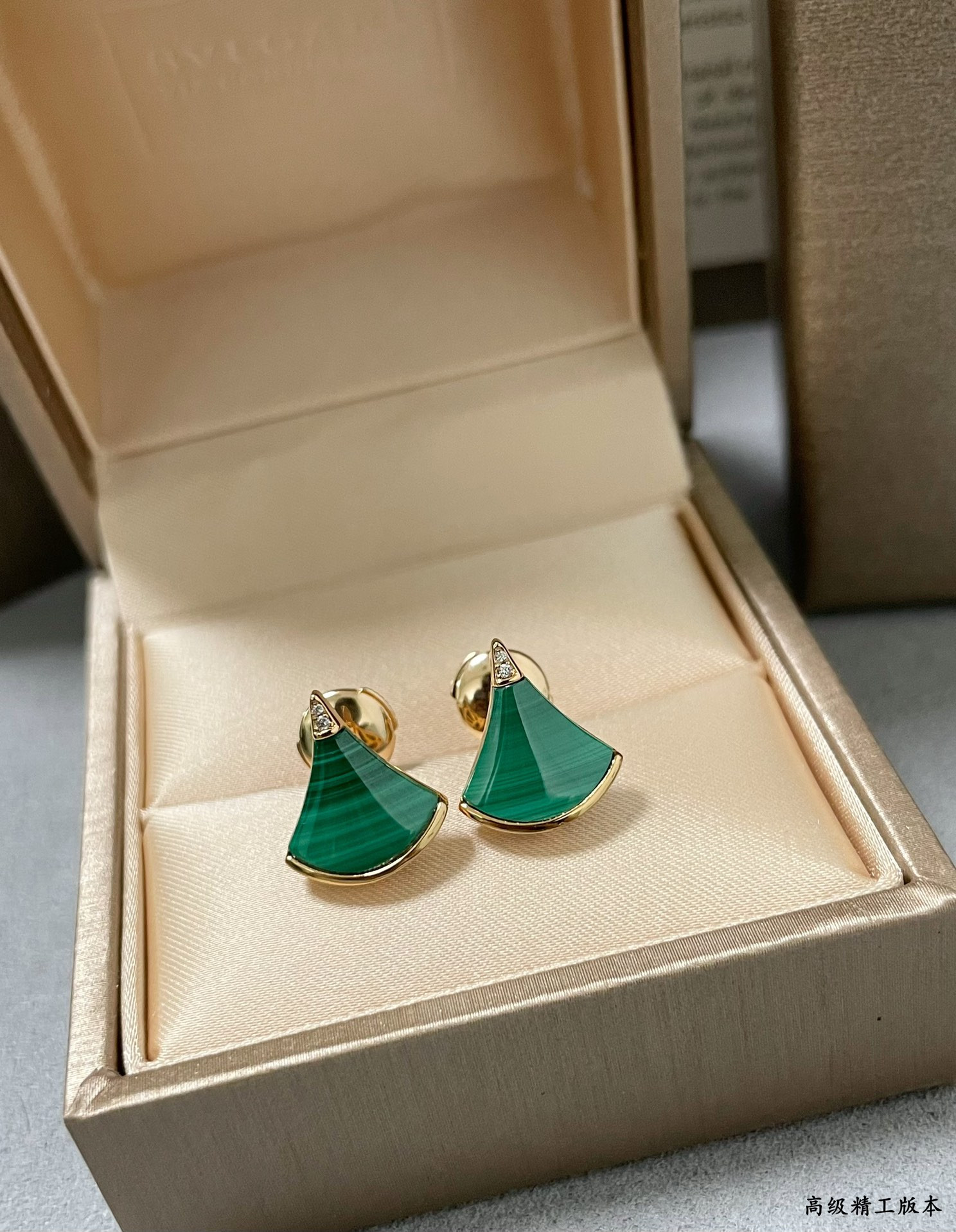 Bv1g*ai Scalloped Skirt Earrings