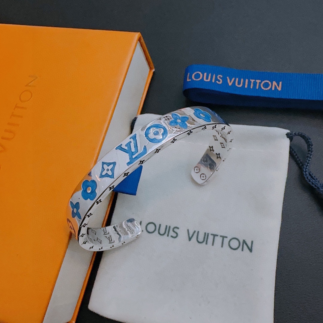 L0vis Vvtt0n Bracelet