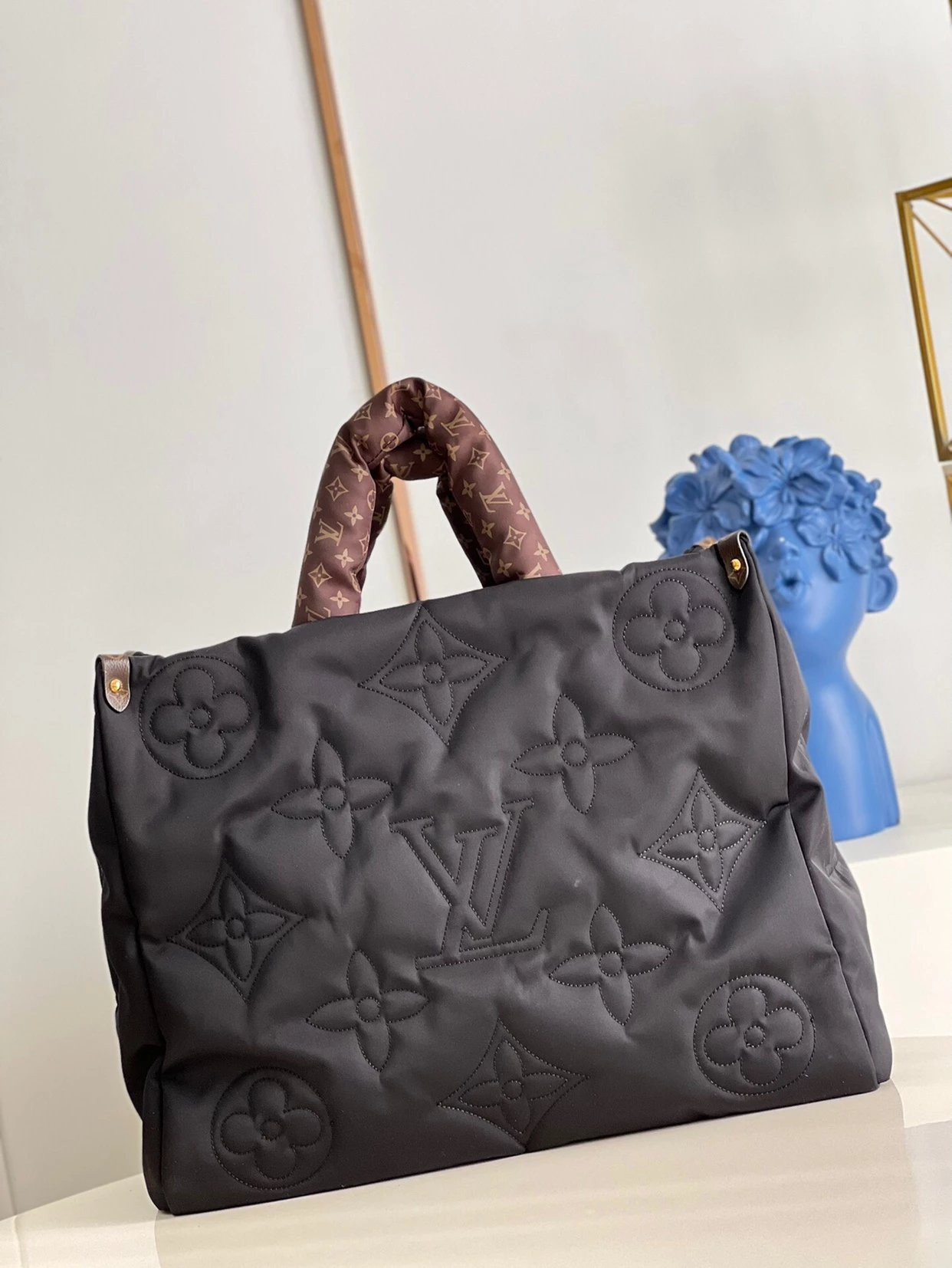 LV ONTHEGO GM M59005 16.1 x 13.4 x 7.5 inches